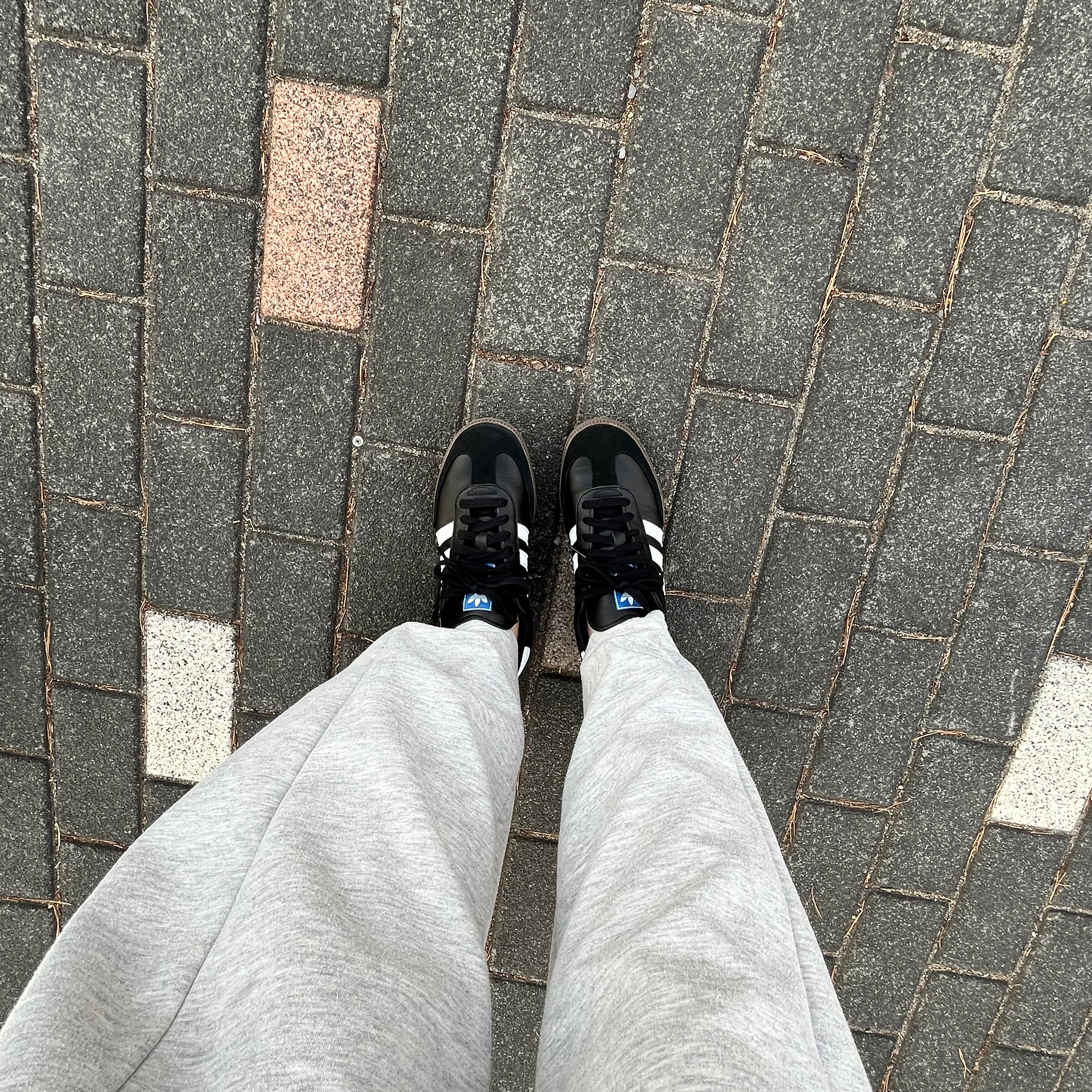 Adidas Samba OG Black White Gum 착용 스타일 - 1