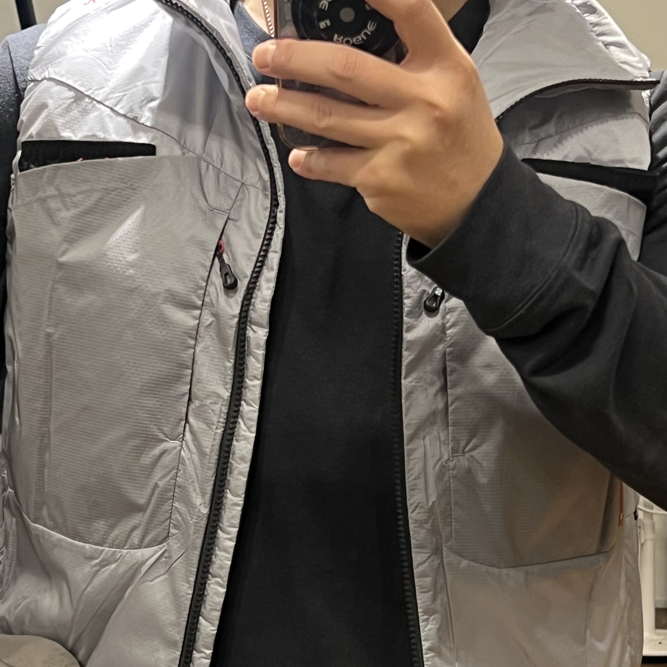 Salomon Sentier Vest Silver, COLDWARM Waffle Warmer Hoodie (Grey Color) 착용 스타일 - 3