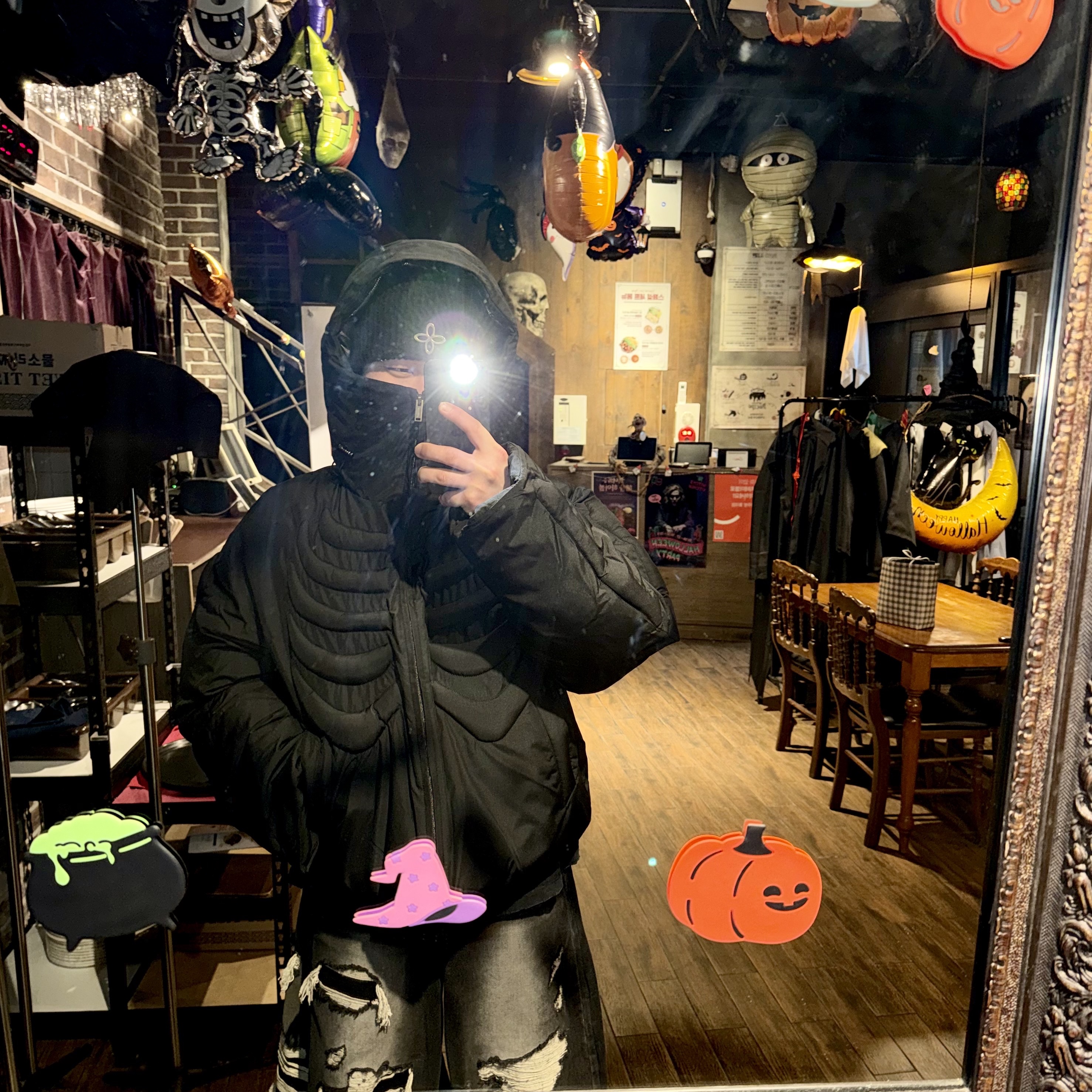 Surgery Bone Embossing Puffer Jacket Black, Surgery Clover Logo Beanie Ver.2 Black 착용 스타일