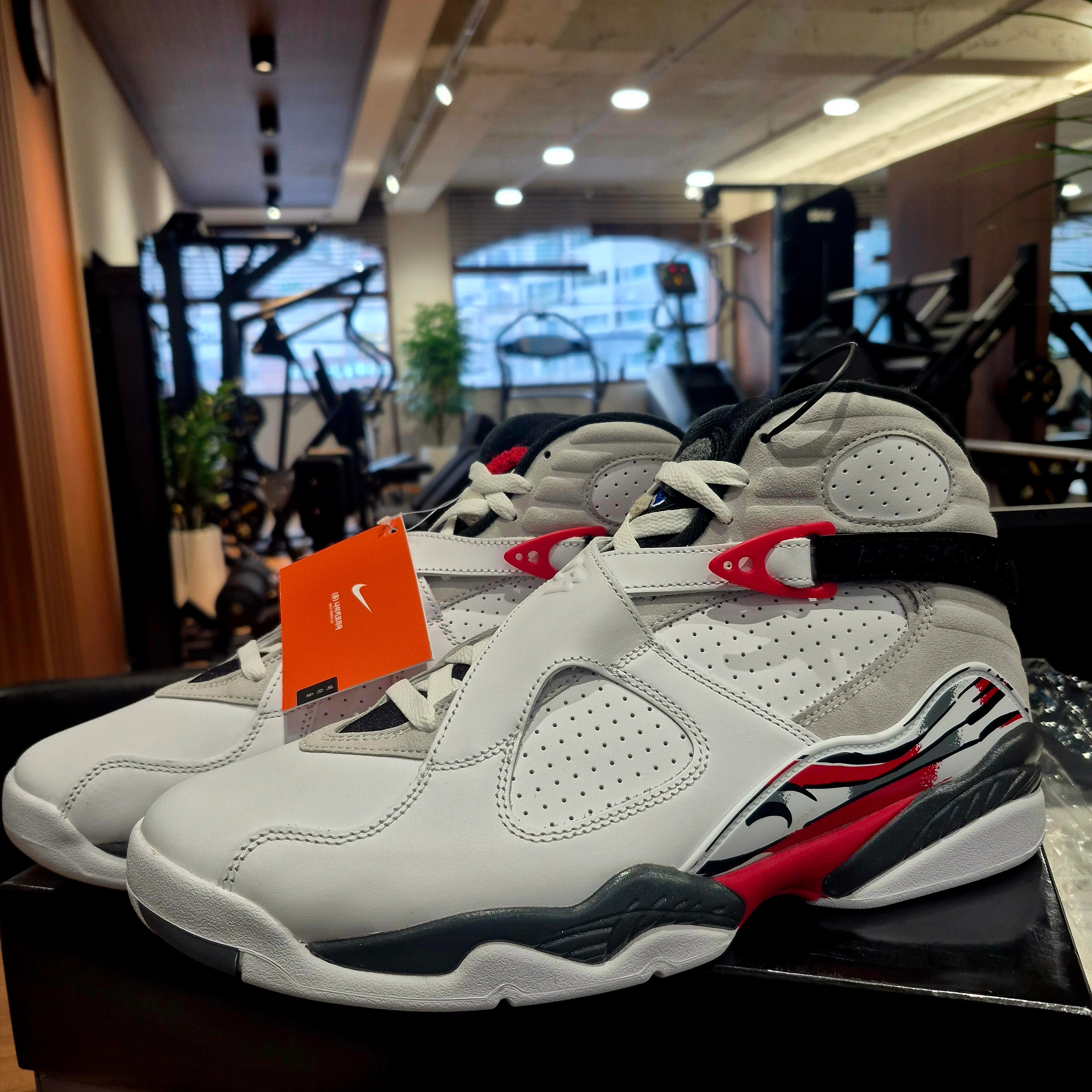 Jordan 8 Retro Bugs Bunny 2025 착용 스타일