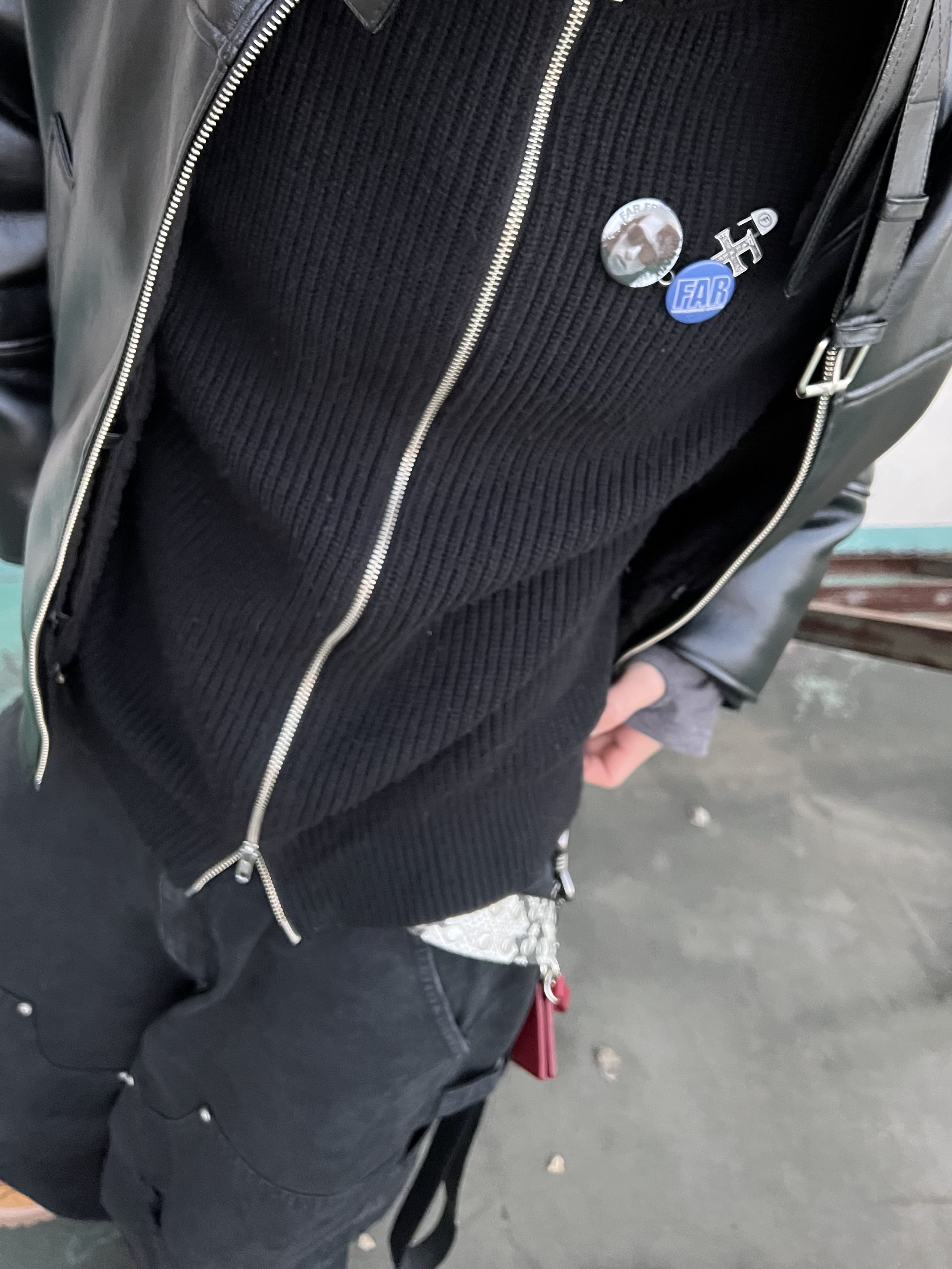 Kinchi x My Name Is Peter Boots - 888 (a) Yellow, Farfromwhat Far Pin Button & Safety Pin 착용 스타일 - 5