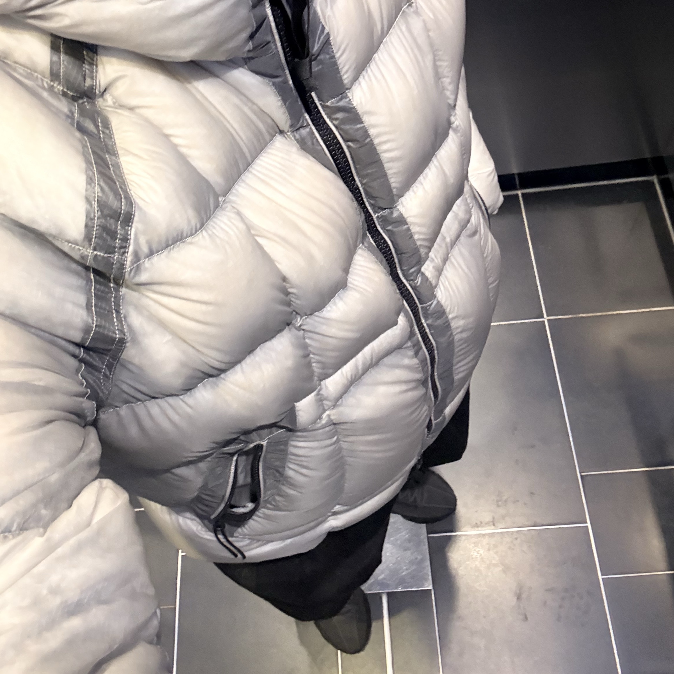 C.P. Company Korea Exclusive D.D. Shell Hooded Down Jacket Lunar Rock - 25FW, Ader Error Mod Jeans Noir 착용 스타일