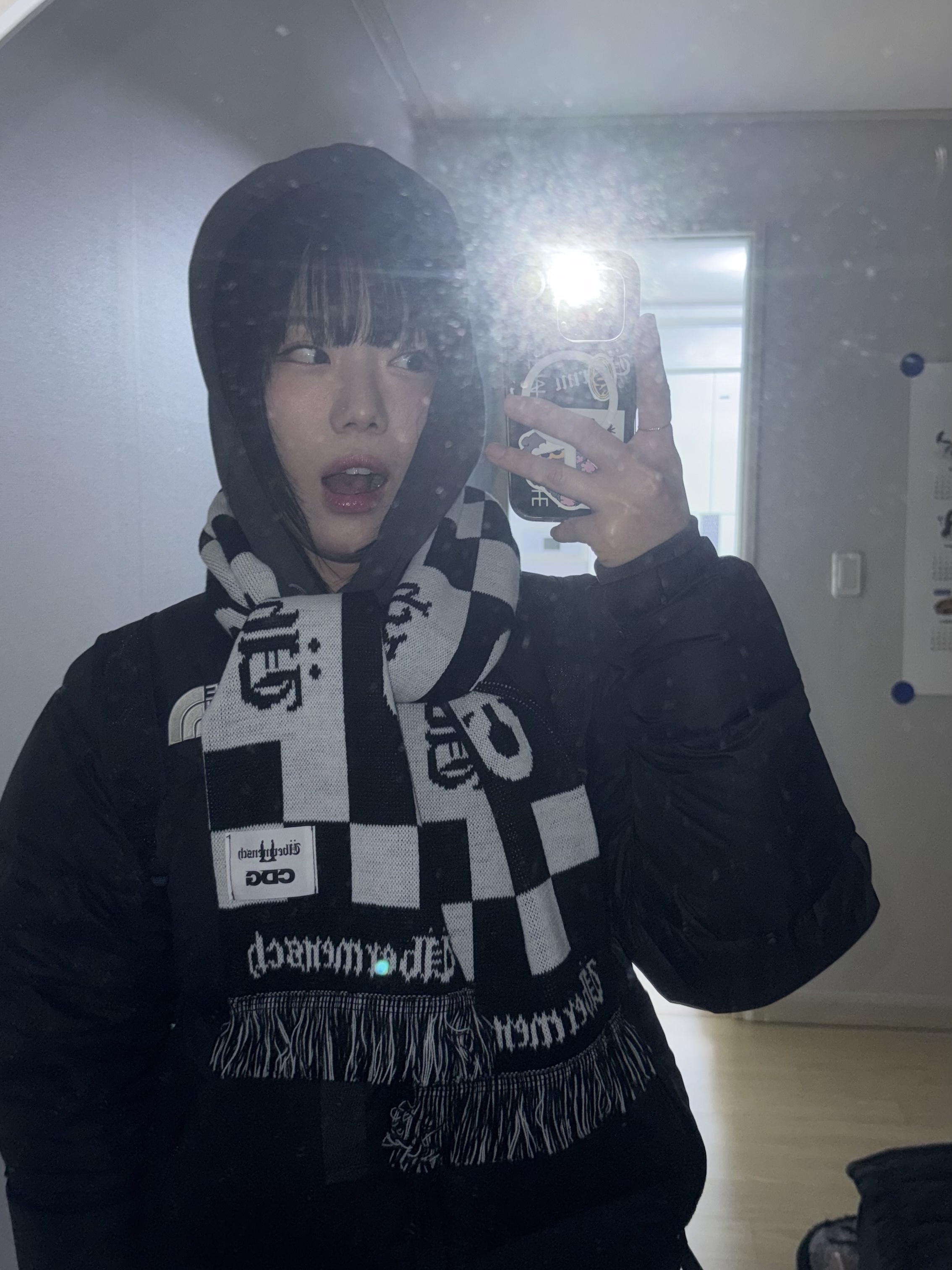 CDG x G-DRAGON Ubermensch CDGDC Checkered Muffler White Black 착용 스타일