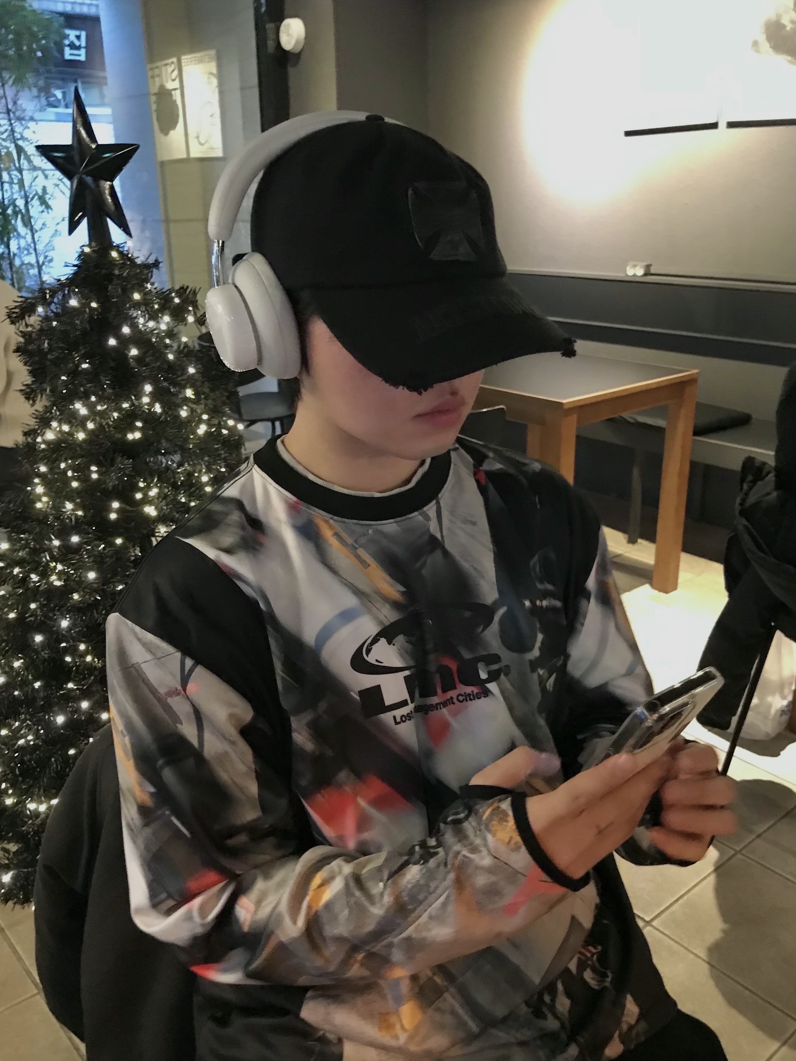 ETCE Cross Destroyed Cap Black, Apple AirPods Max Lightning Silver (Korean Ver.) 착용 스타일 - 4