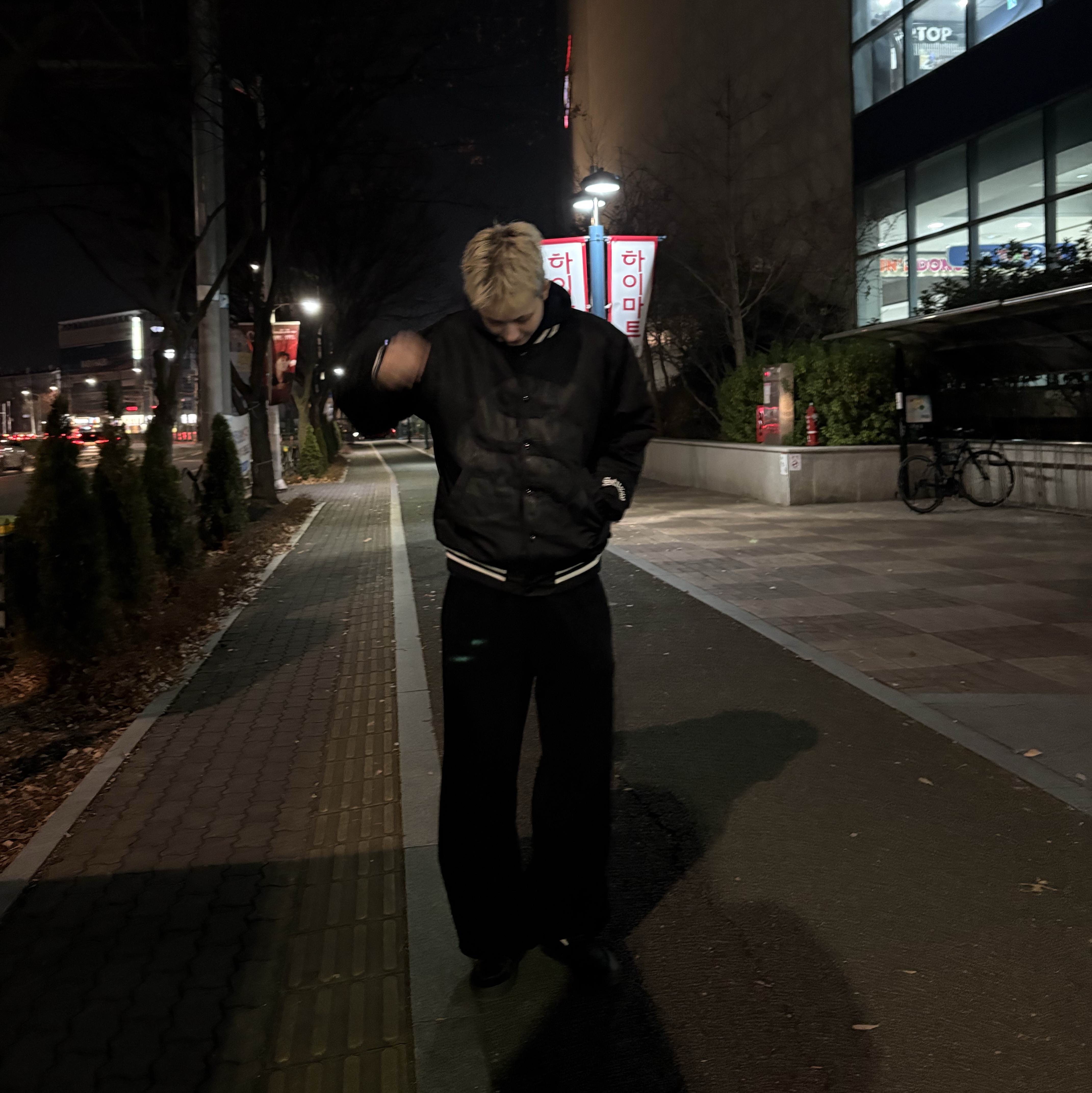 Stussy Stadium Jacket Gothic S Black, Uniqlo x Needles Fleece Wide Pants Longer Length Black - JP 착용 스타일 - 1