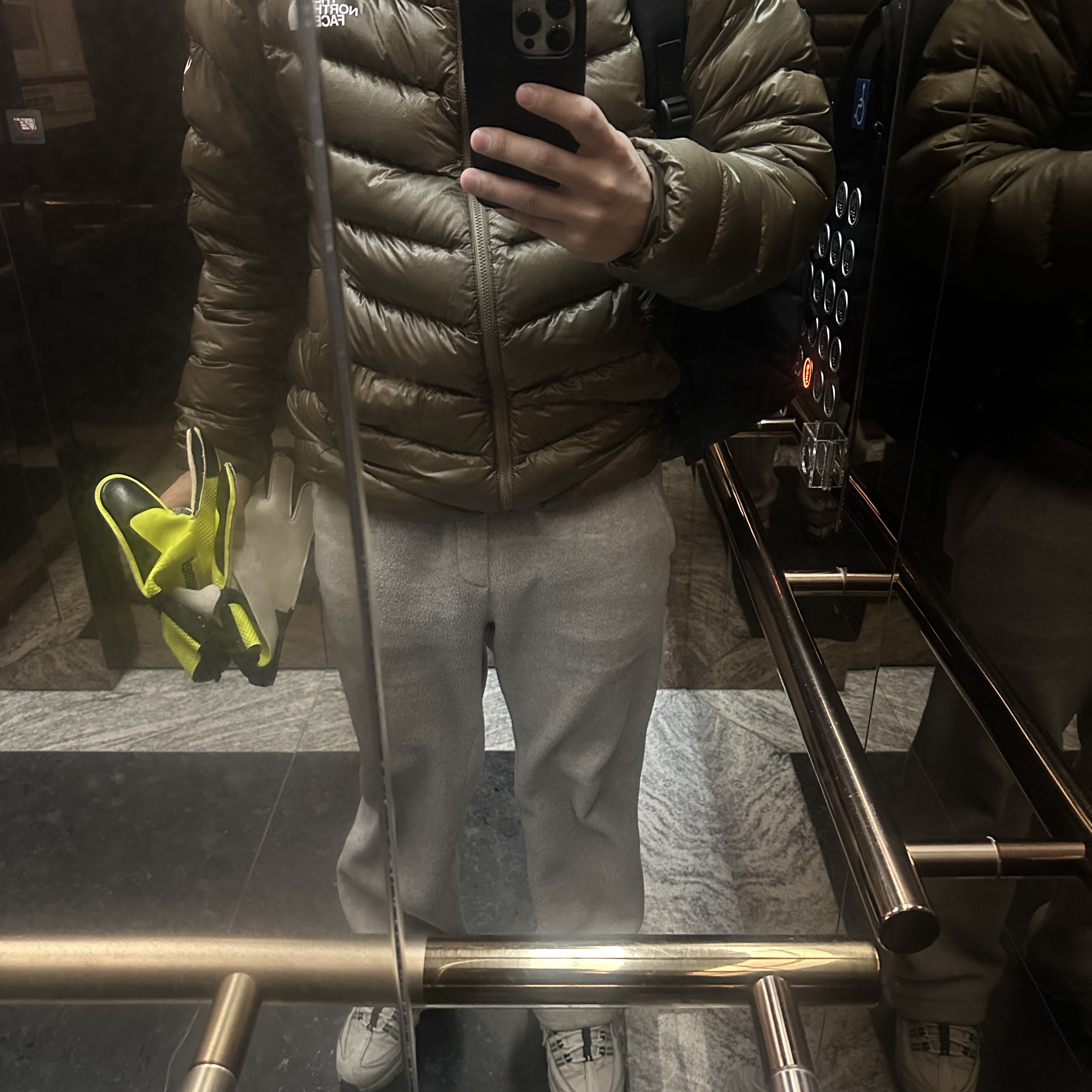 The North Face Summit Mattehorn RDS Down Jacket Khaki 착용 스타일