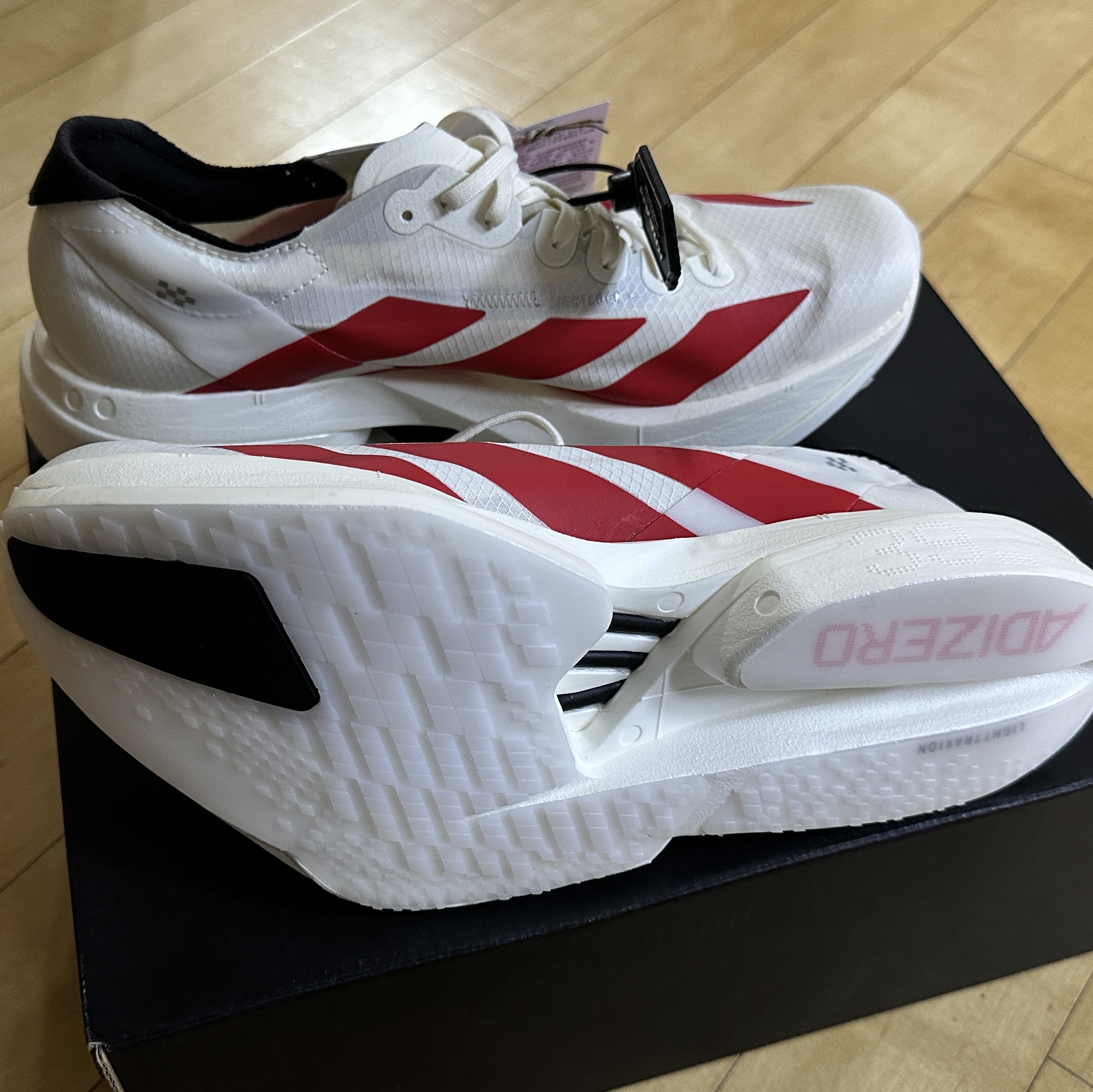Adidas Adizero Adios Pro 4 Off White Better Scarlet 착용 스타일 - 2
