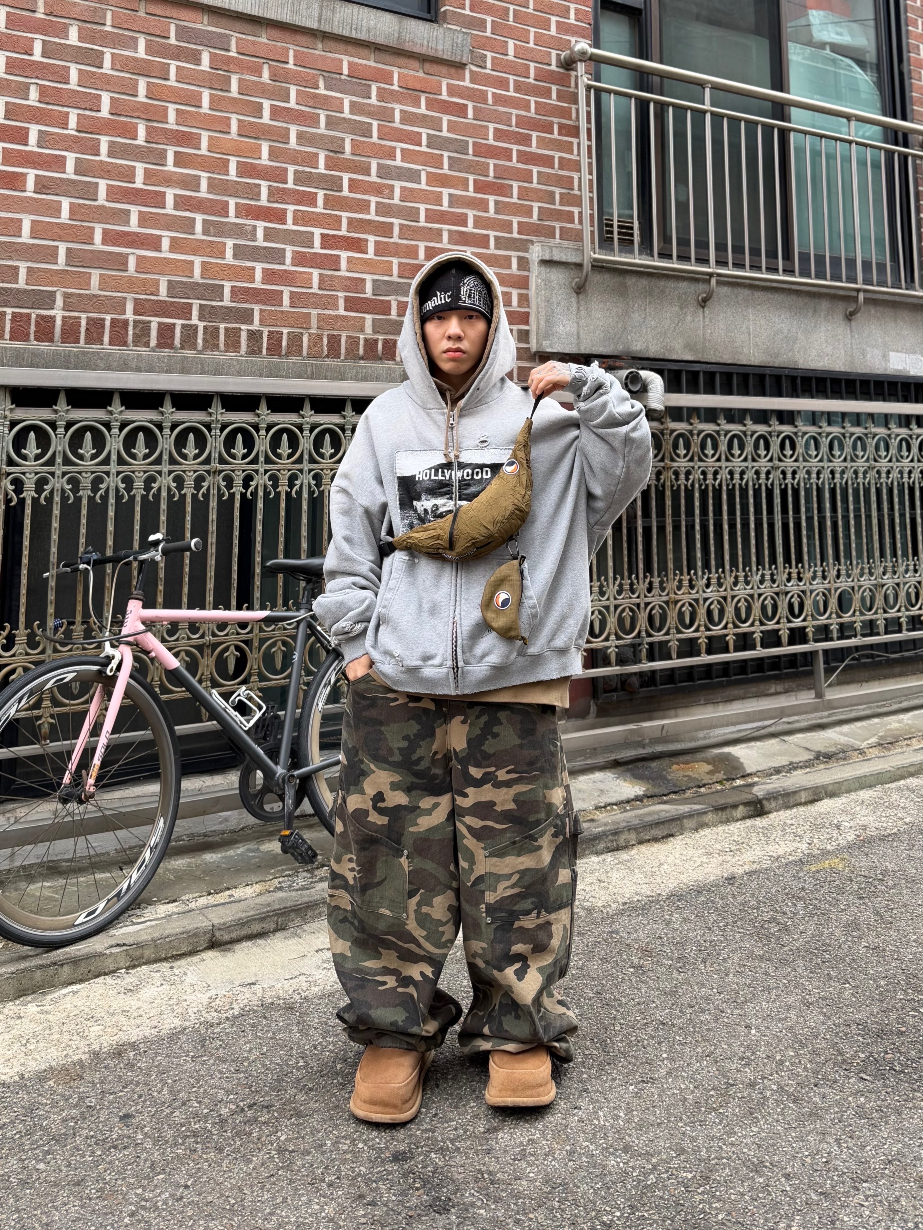 NOD Old Hollywood Zip-up Hoodie Grey, NONPARKING X kinchi N Road Boots Brown 착용 스타일 - 1