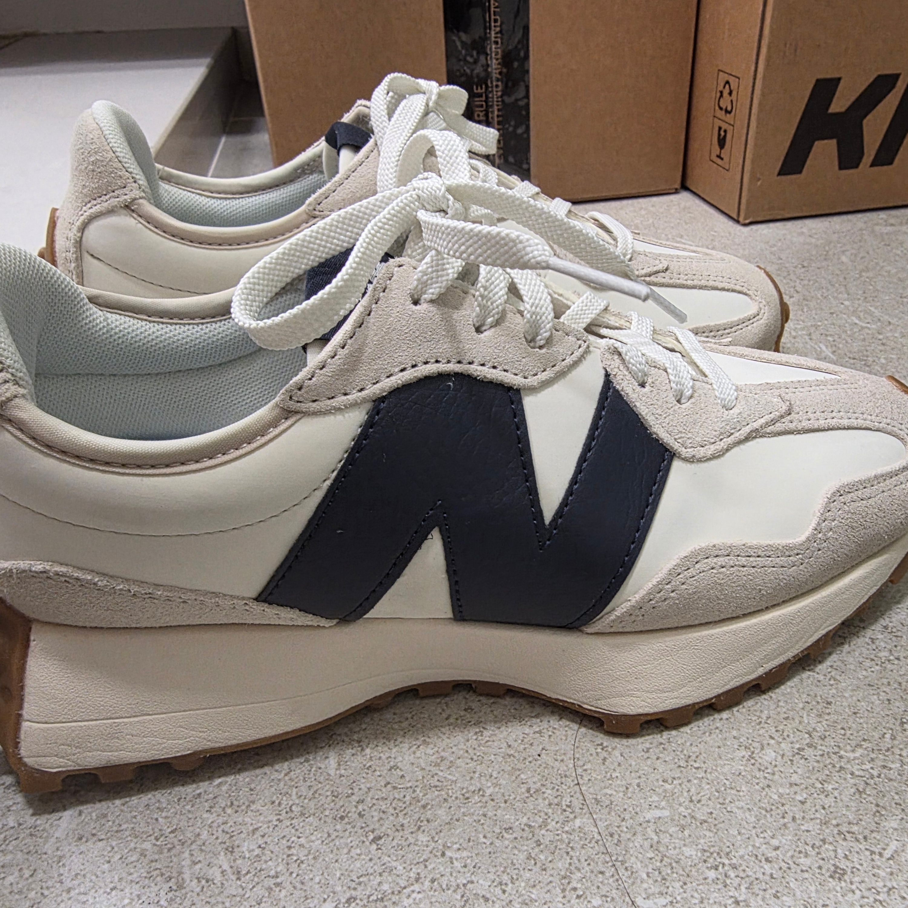 (W) New Balance 327 Beige Gum 착용 스타일