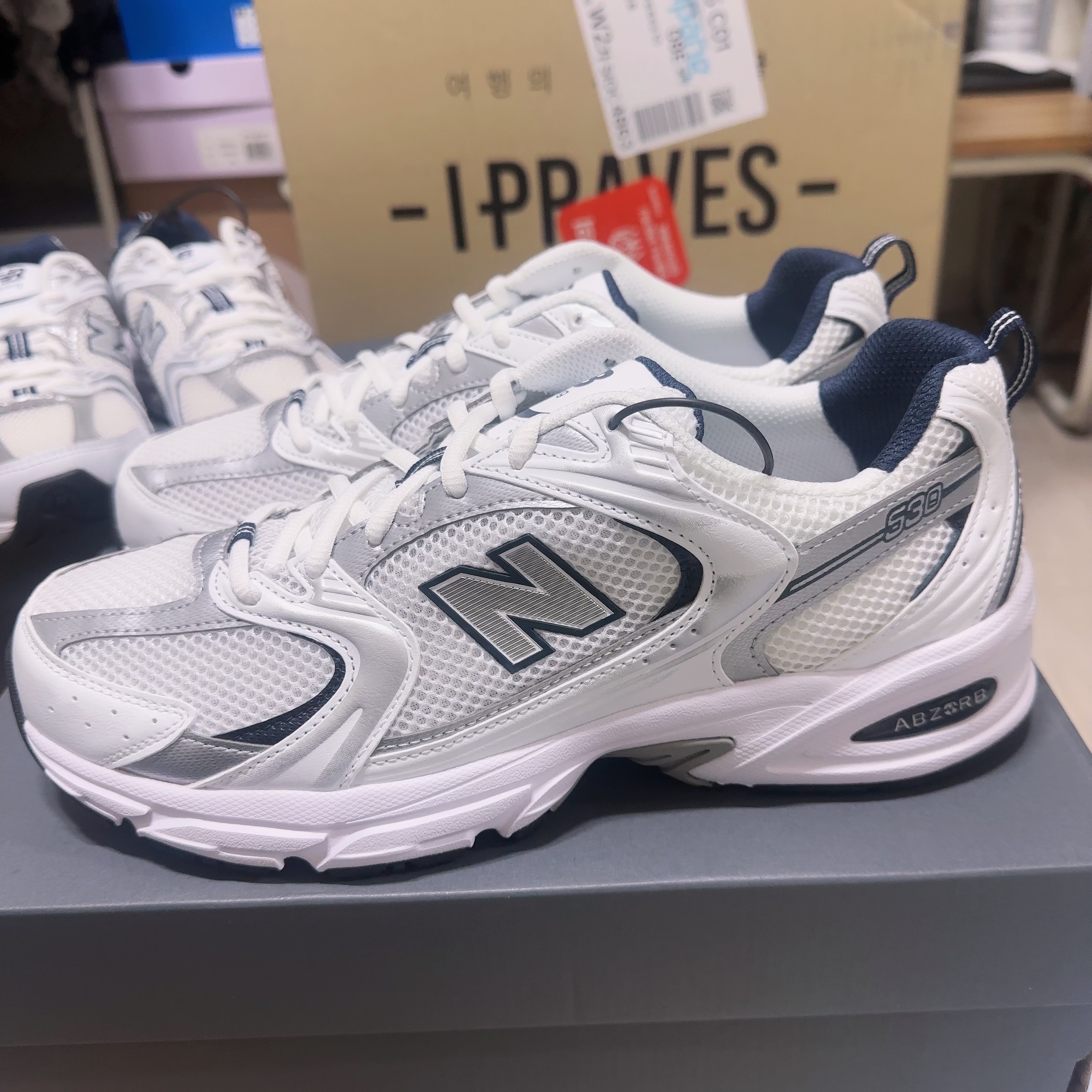 New Balance 530 White 착용 스타일 - 2