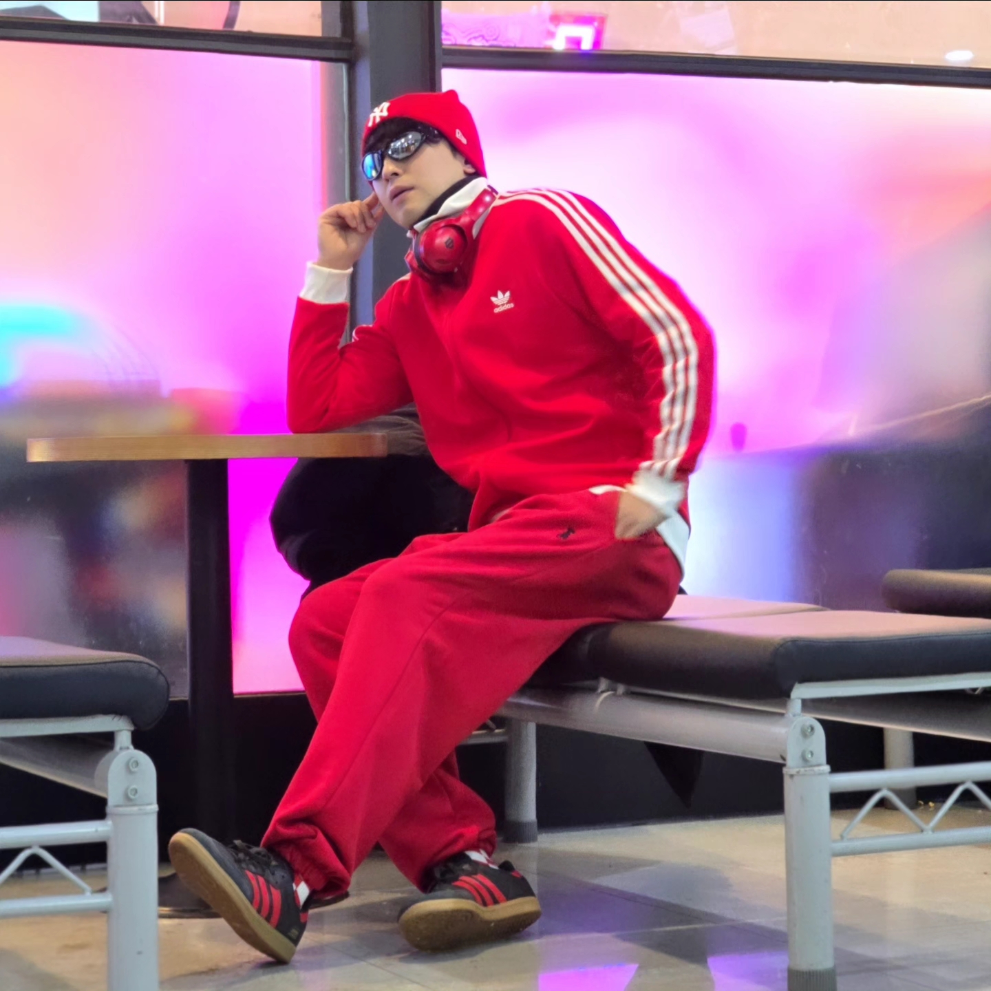 Adidas Adicolor Classic Beckenbauer Track Top Better Scarlet White - US Sizing, Adidas Adicolor Classic Beckenbauer Track Top Better Scarlet White - KR Sizing 착용 스타일 - 3