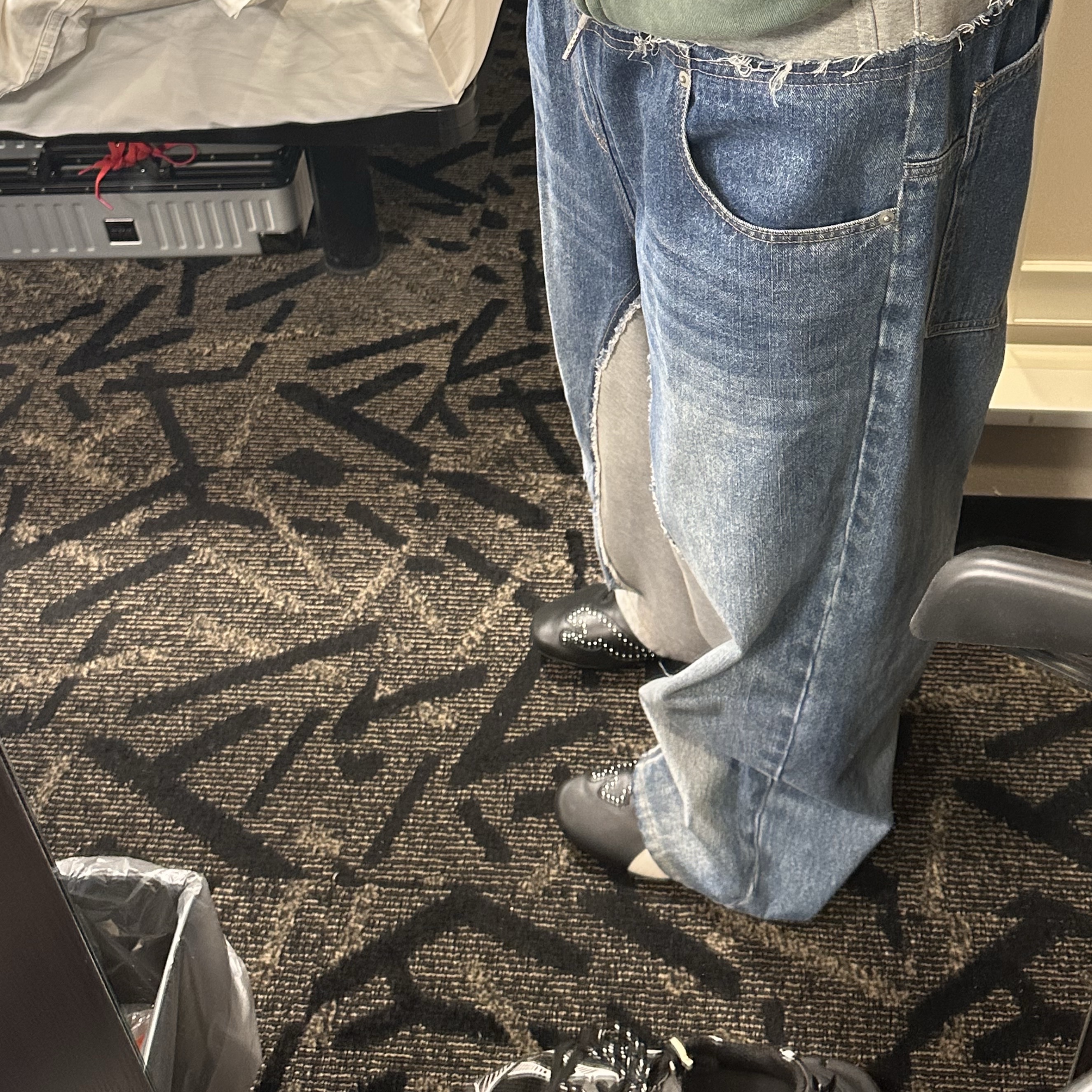 Puma Future Cat Studs Black Frosted Ivory, Balenciaga 3XL Sneakers Black White 착용 스타일 - 3