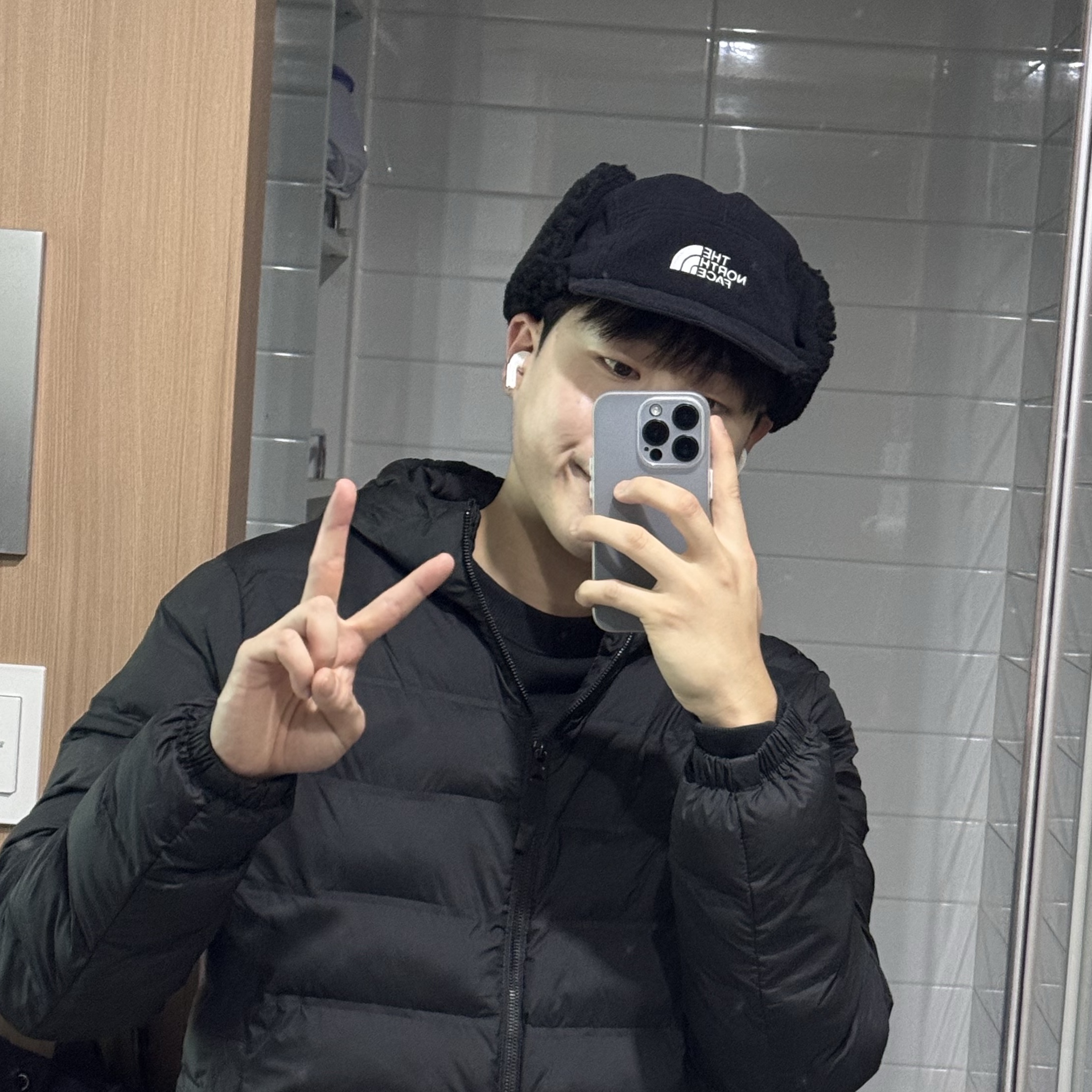 The North Face Fleece Earmuff Cap EX Black 착용 스타일