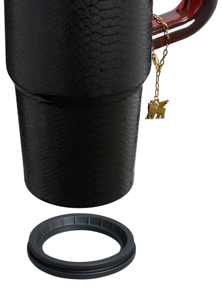 Stanley The Quencher Luxe H2.0 Flowstate Tumbler 887ml Black Snakeskin 착용 스타일 - 7