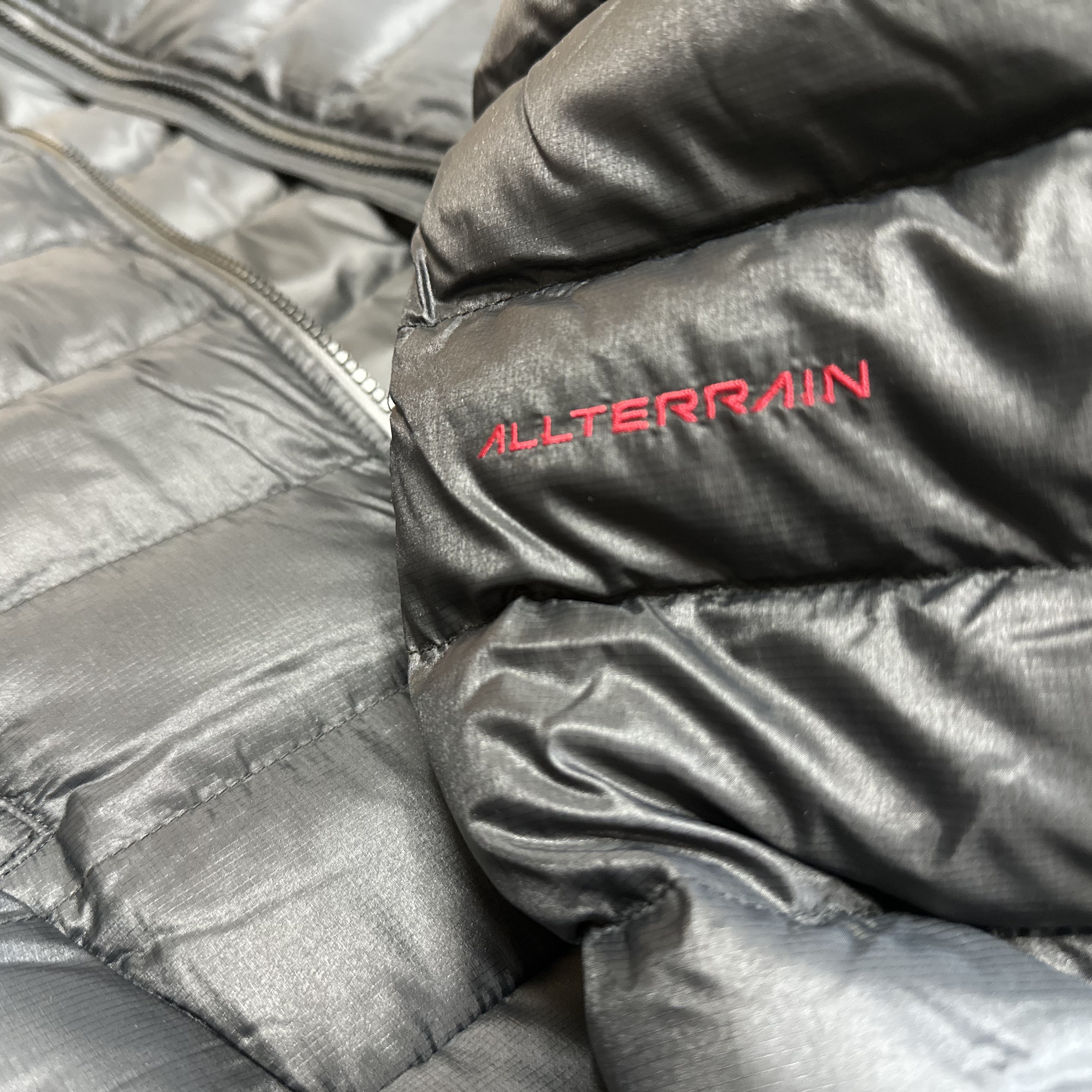 Descente Allterrain x JJJJound Down Jacket Black Charcoal 착용 스타일 - 3