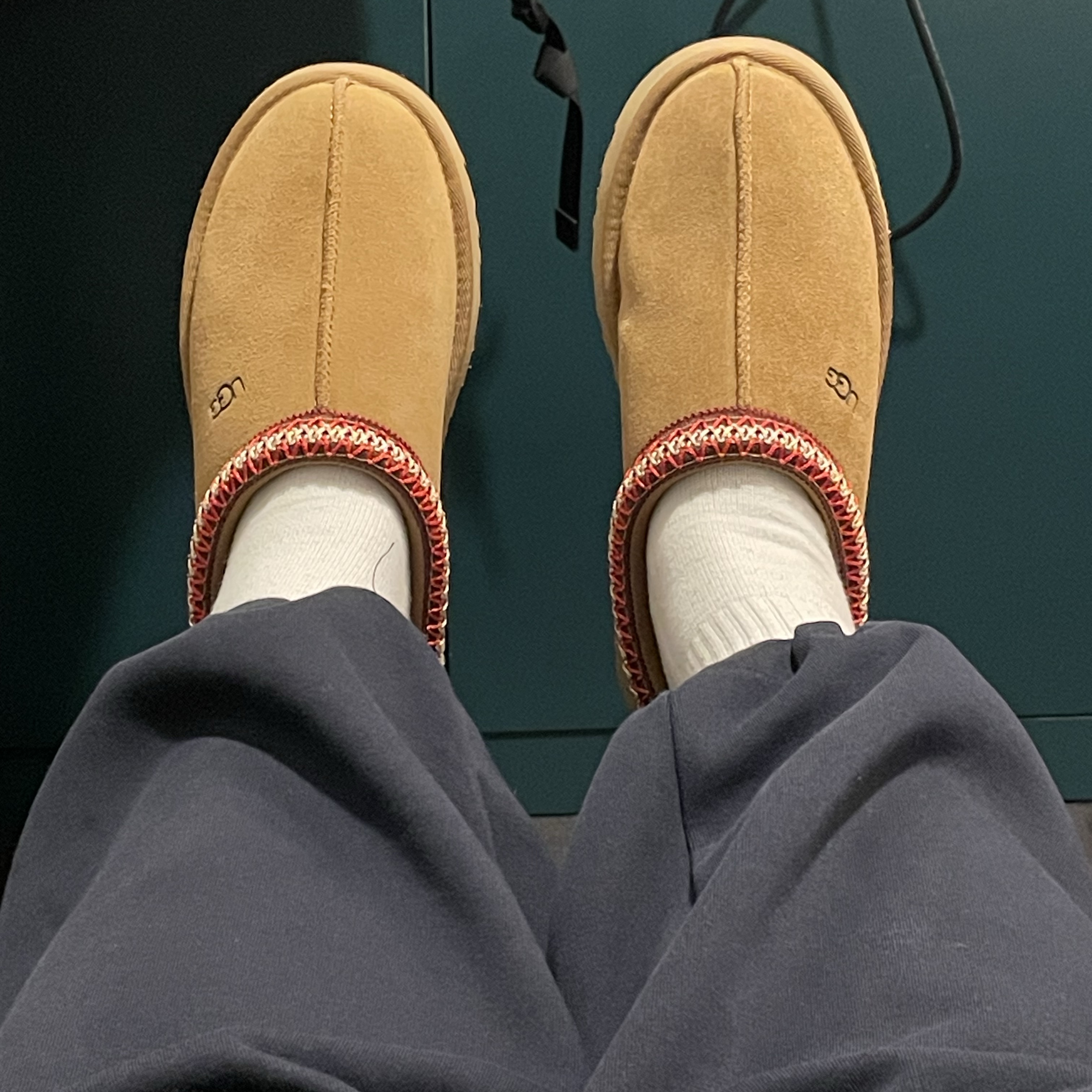 (Kids) UGG Tazz Slipper Chestnut 착용 스타일