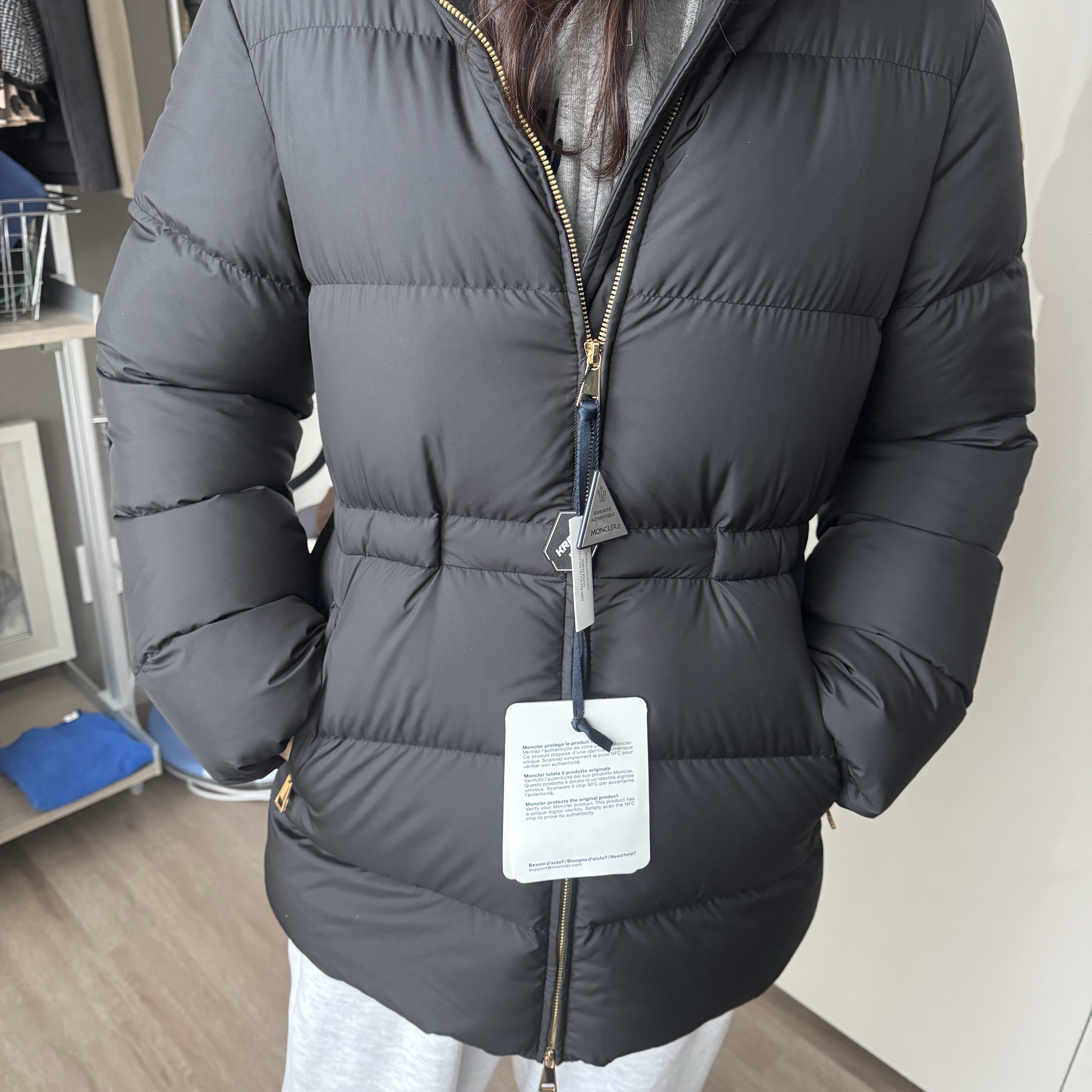(W) Moncler Brossette Short Down Jacket Black - 25FW 착용 스타일