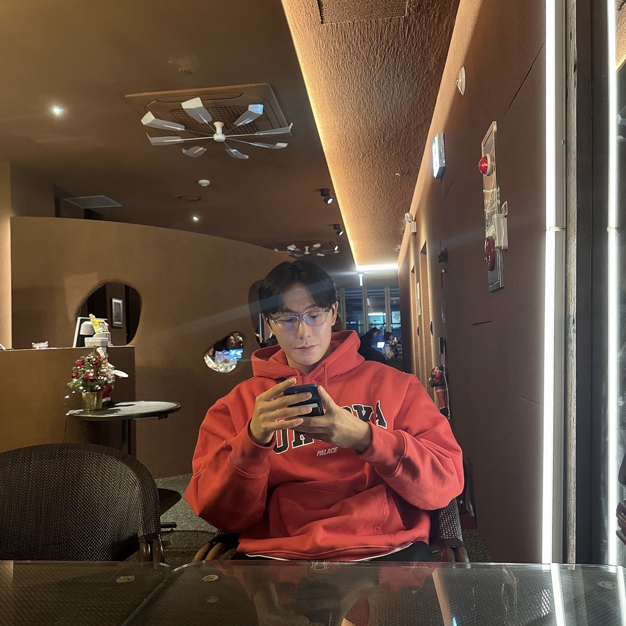 Palace x Nike Shop Hood Fukuoka Red - 25FW 착용 스타일