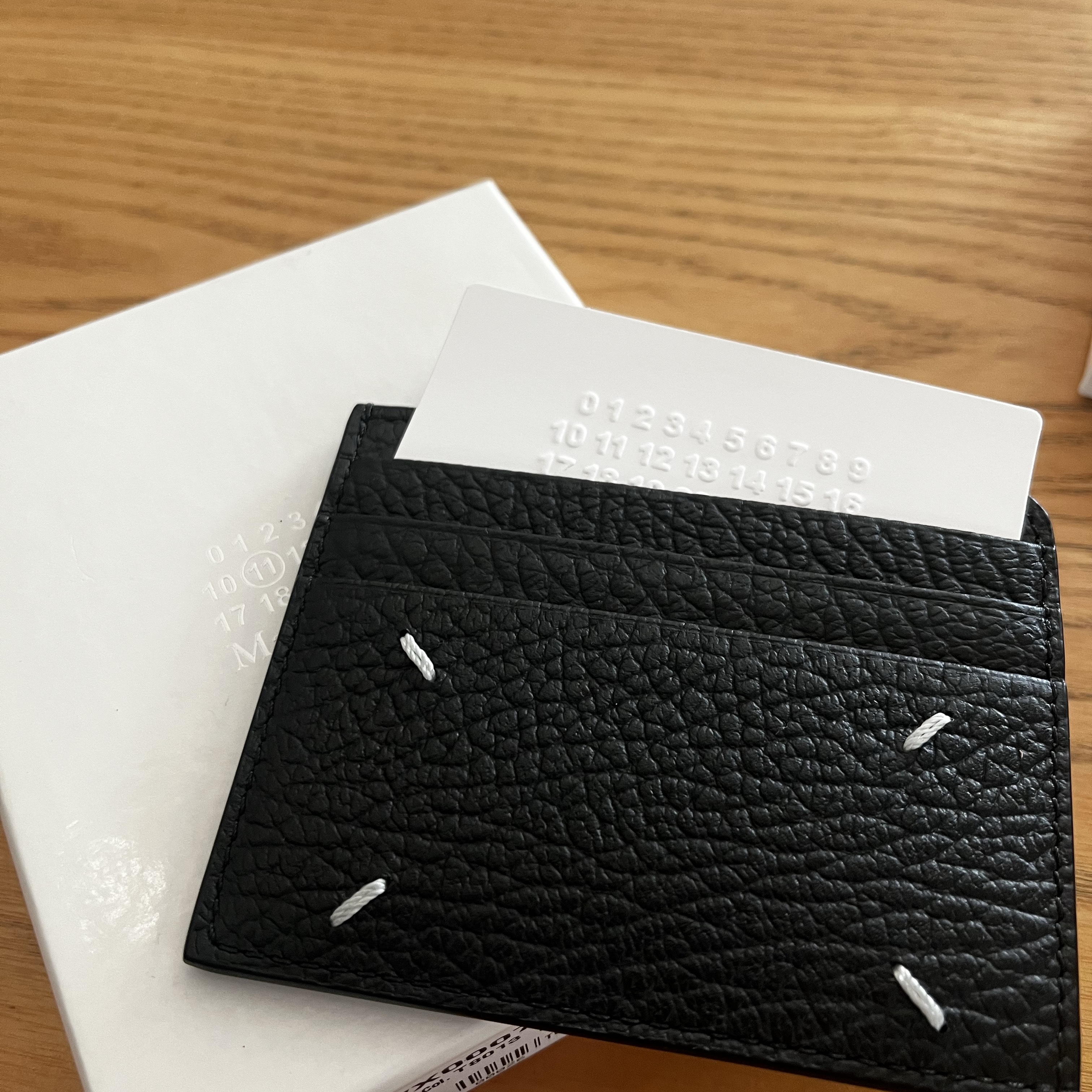 Maison Margiela Stitch Card Holder Black 착용 스타일