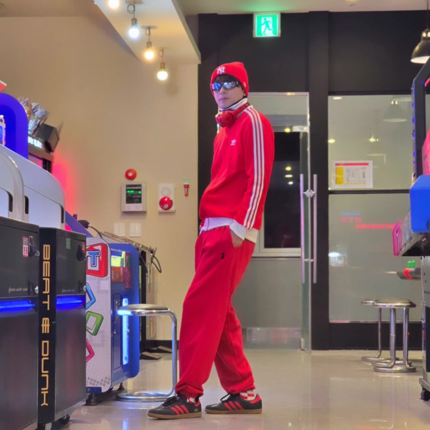Adidas Adicolor Classic Beckenbauer Track Top Better Scarlet White - US Sizing, Adidas Adicolor Classic Beckenbauer Track Top Better Scarlet White - KR Sizing 착용 스타일 - 4