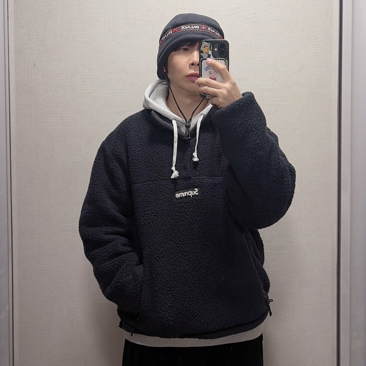 Palace Polartec OM Earflap Beanie Black - 25FW, Supreme Polartec Shearling Reversible Pullover Black - 23FW 착용 스타일