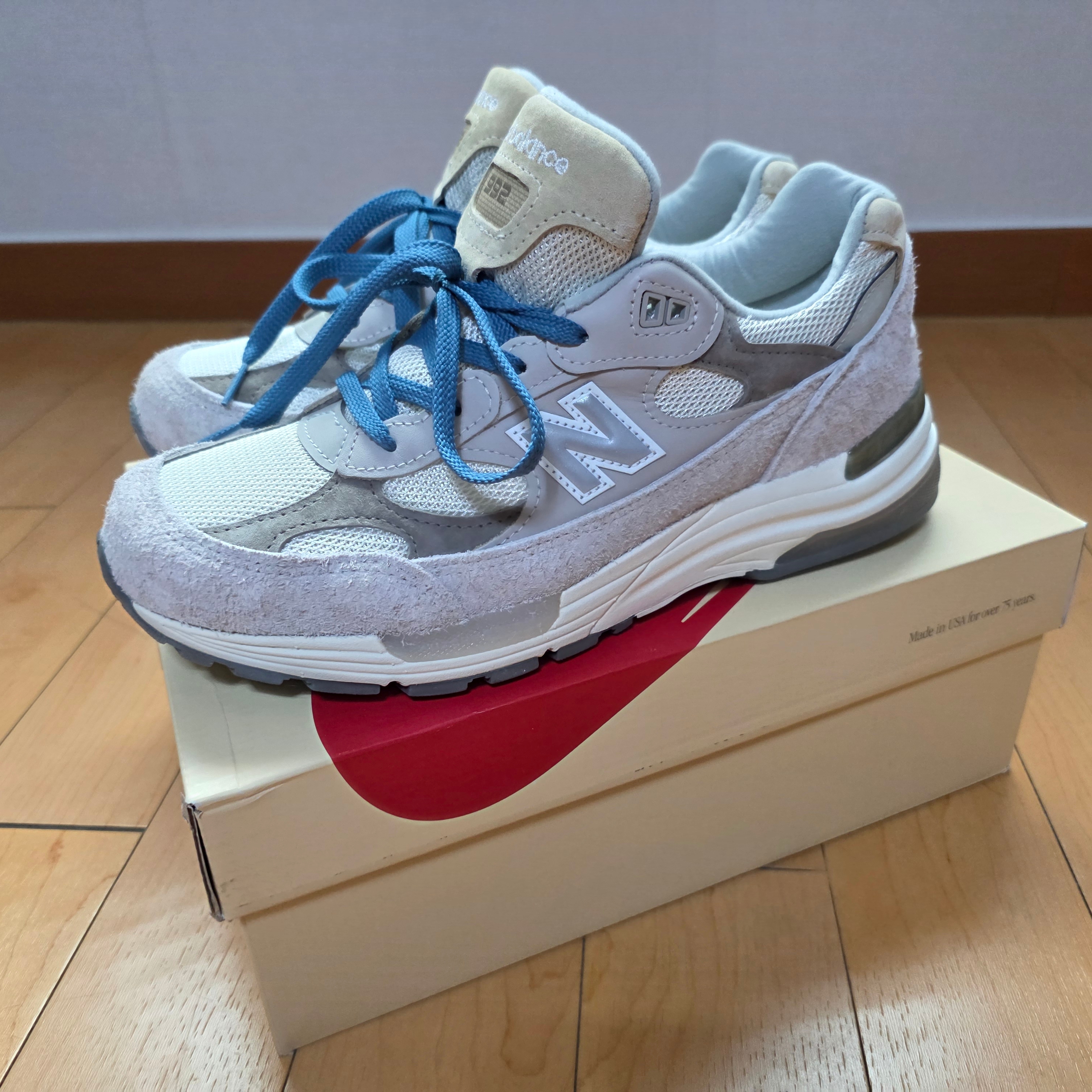New Balance 992 Made in USA Moonrock Mushroom 착용 스타일 - 1