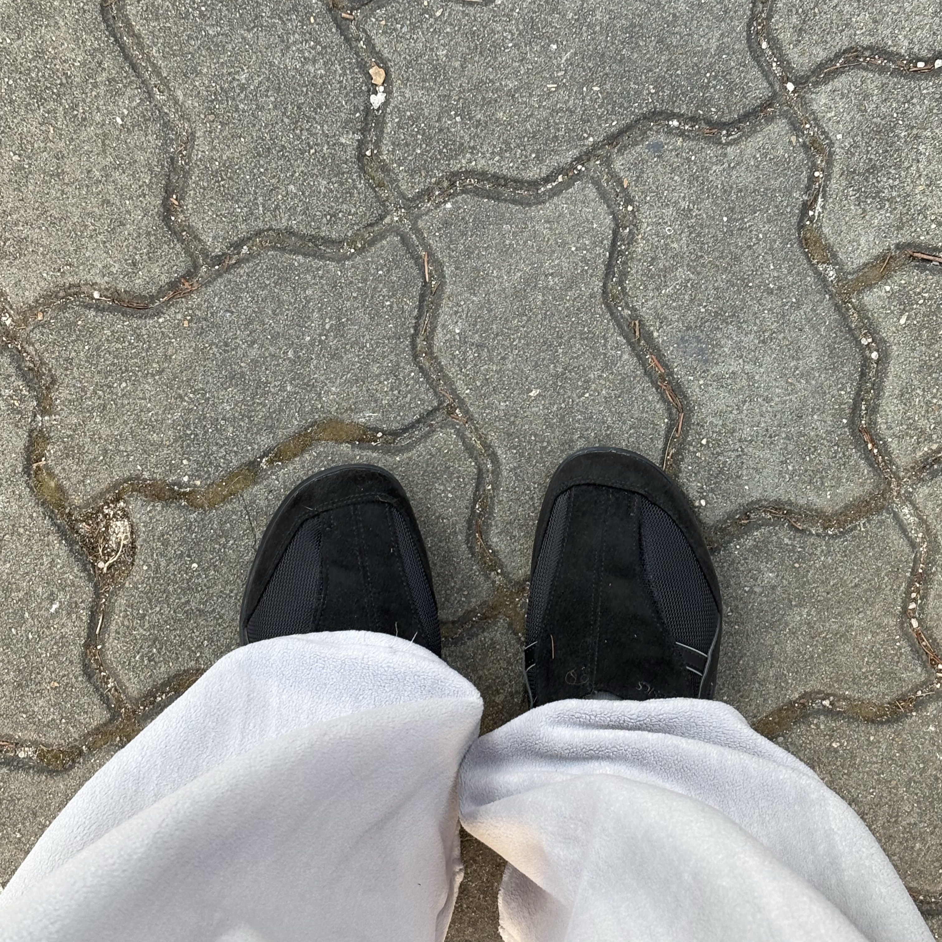 Asics Life Walker 010 Black - 2E Wide 착용 스타일