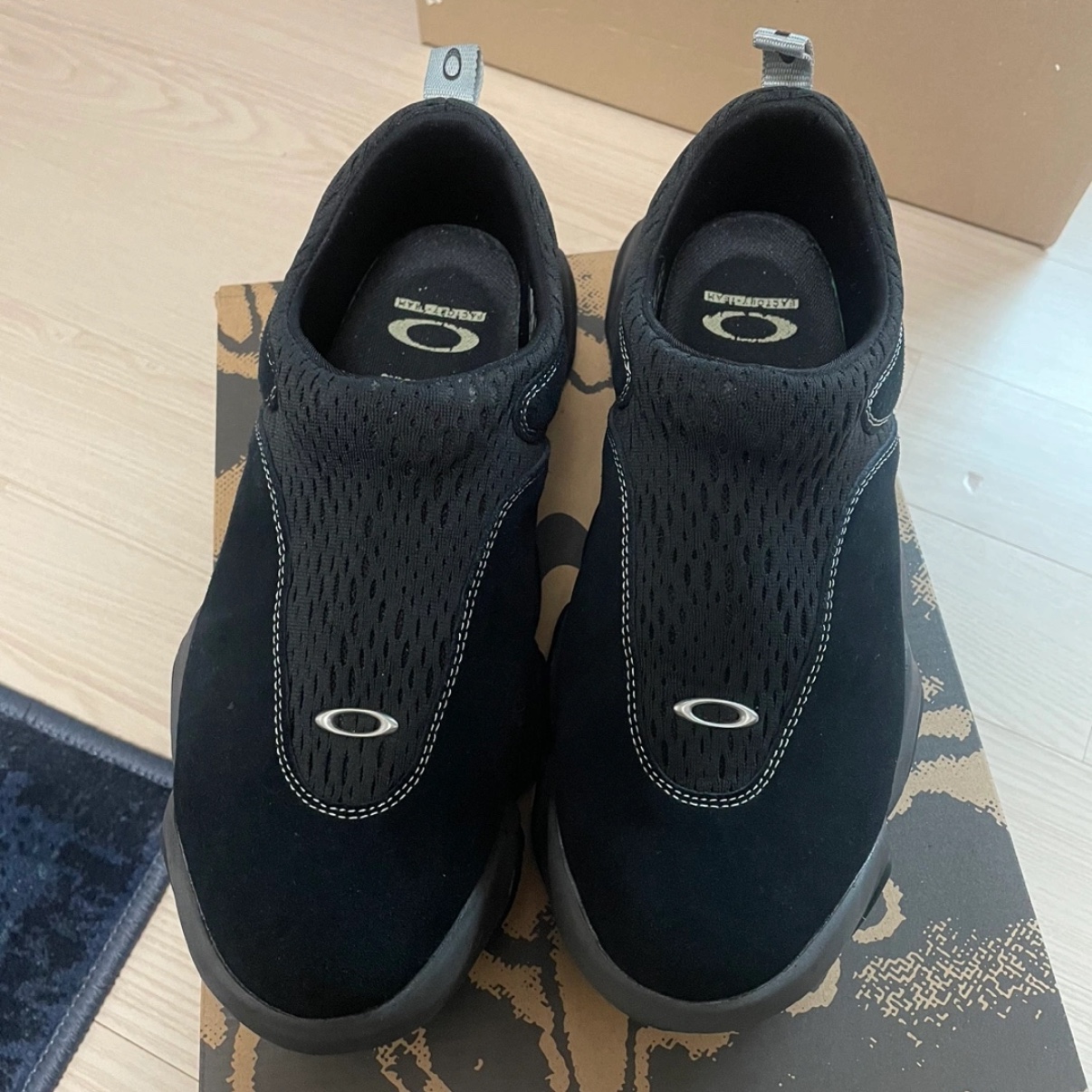 Oakley Factory Team x Brain Dead Suede Flesh Caviar Mesh Black 착용 스타일