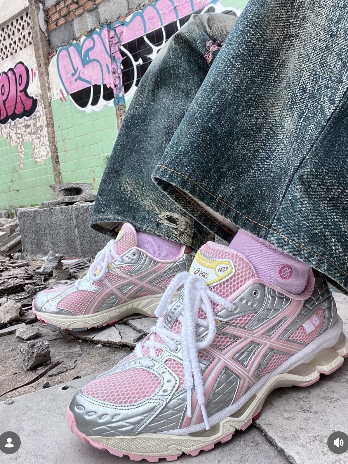 Asics x Atmos x Vandy The Pink Gel-Nimbus 10.1 Banana Split Strawberry 착용 스타일