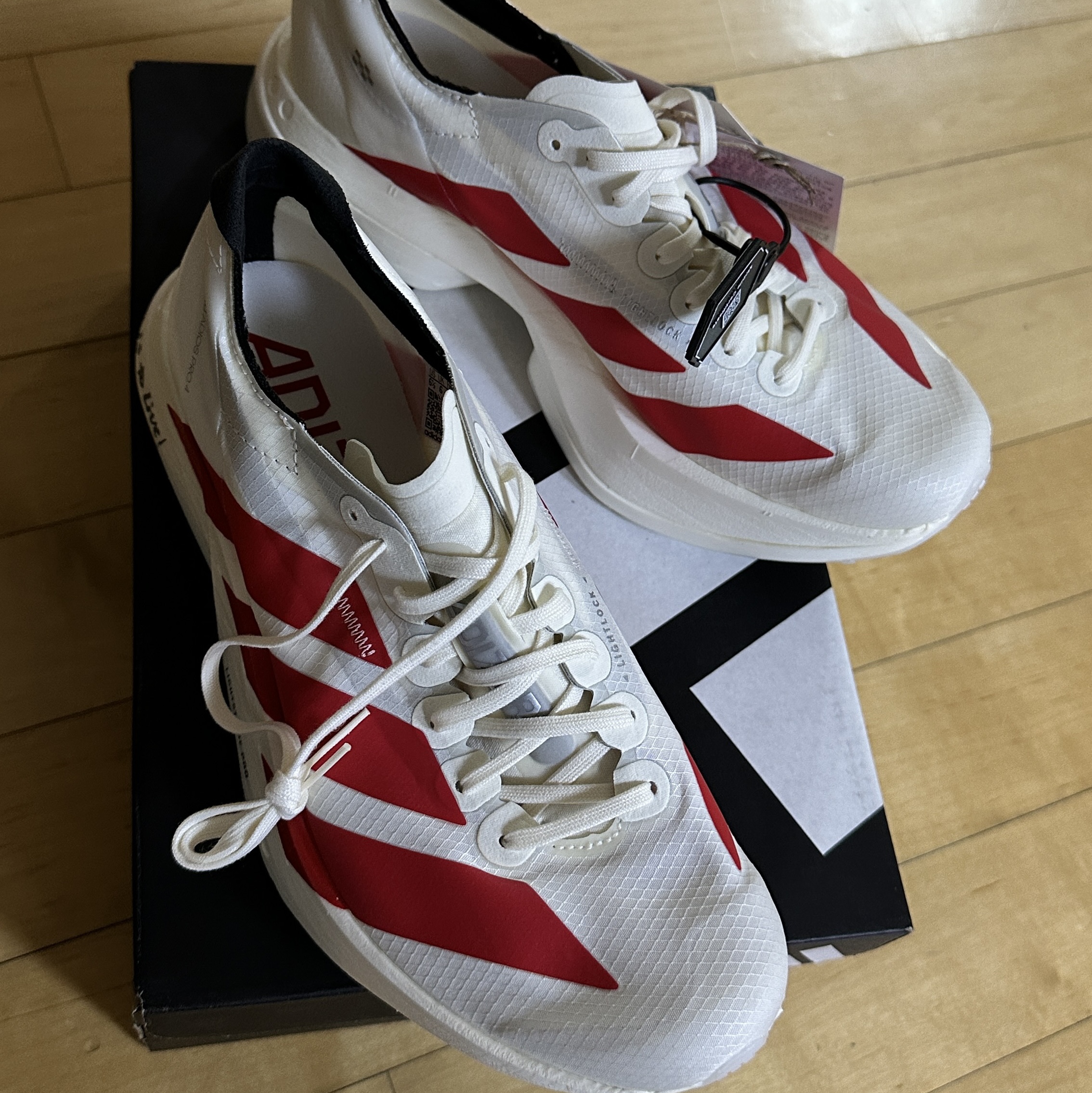 Adidas Adizero Adios Pro 4 Off White Better Scarlet 착용 스타일 - 1