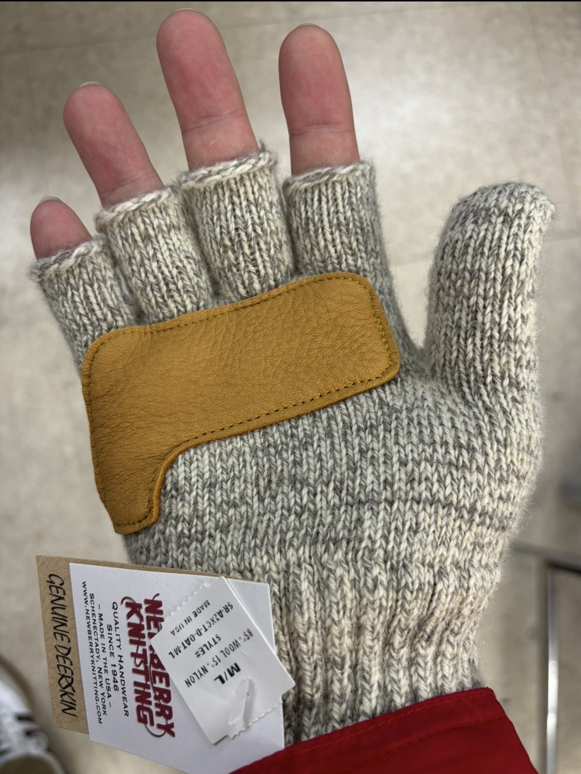 Newberry Knitting Deerskin Glomitt Gloves Oatmeal, Supreme x Champion Coaches Jacket Red - 24SS 착용 스타일