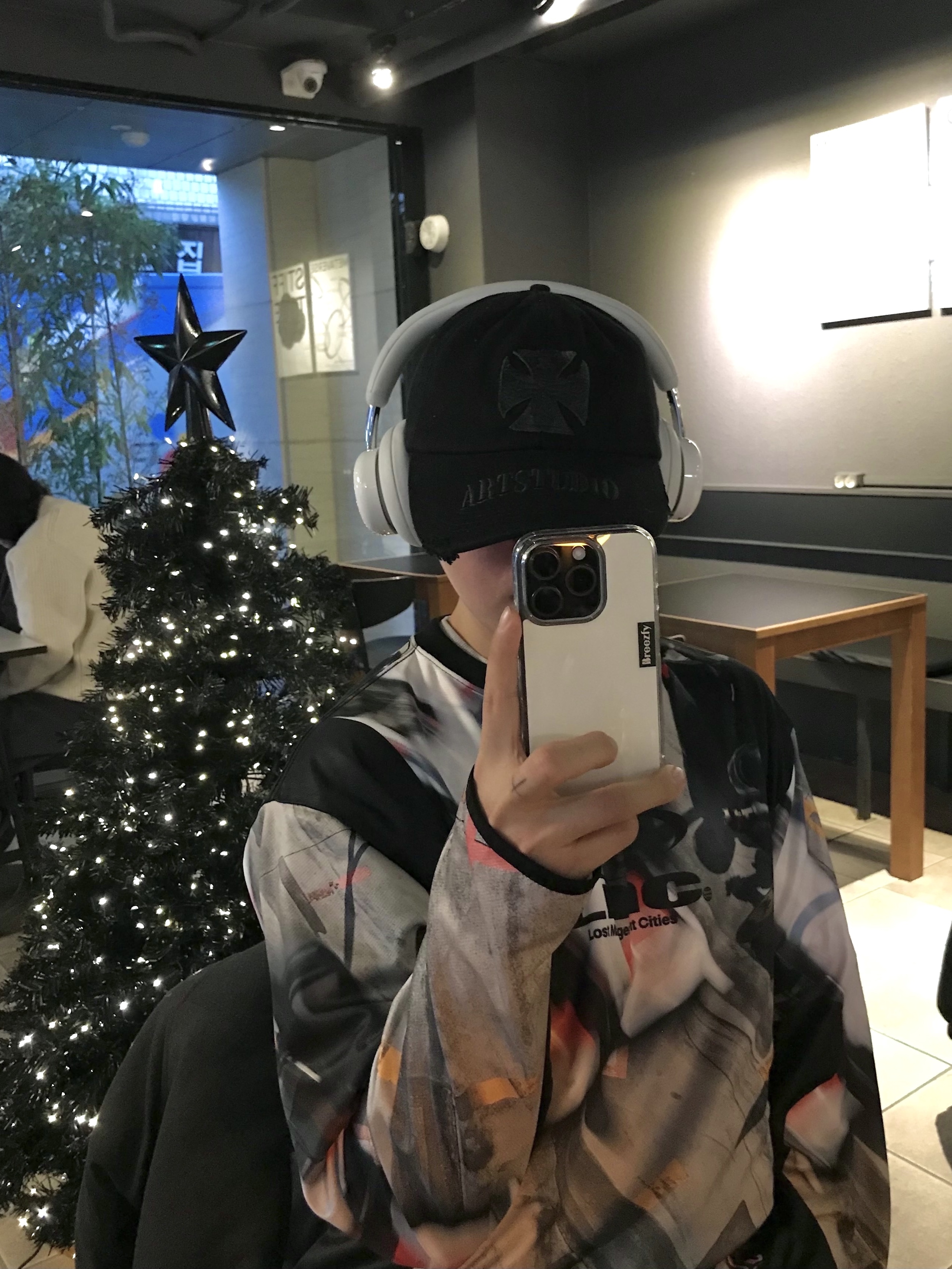 ETCE Cross Destroyed Cap Black, Apple AirPods Max Lightning Silver (Korean Ver.) 착용 스타일 - 5