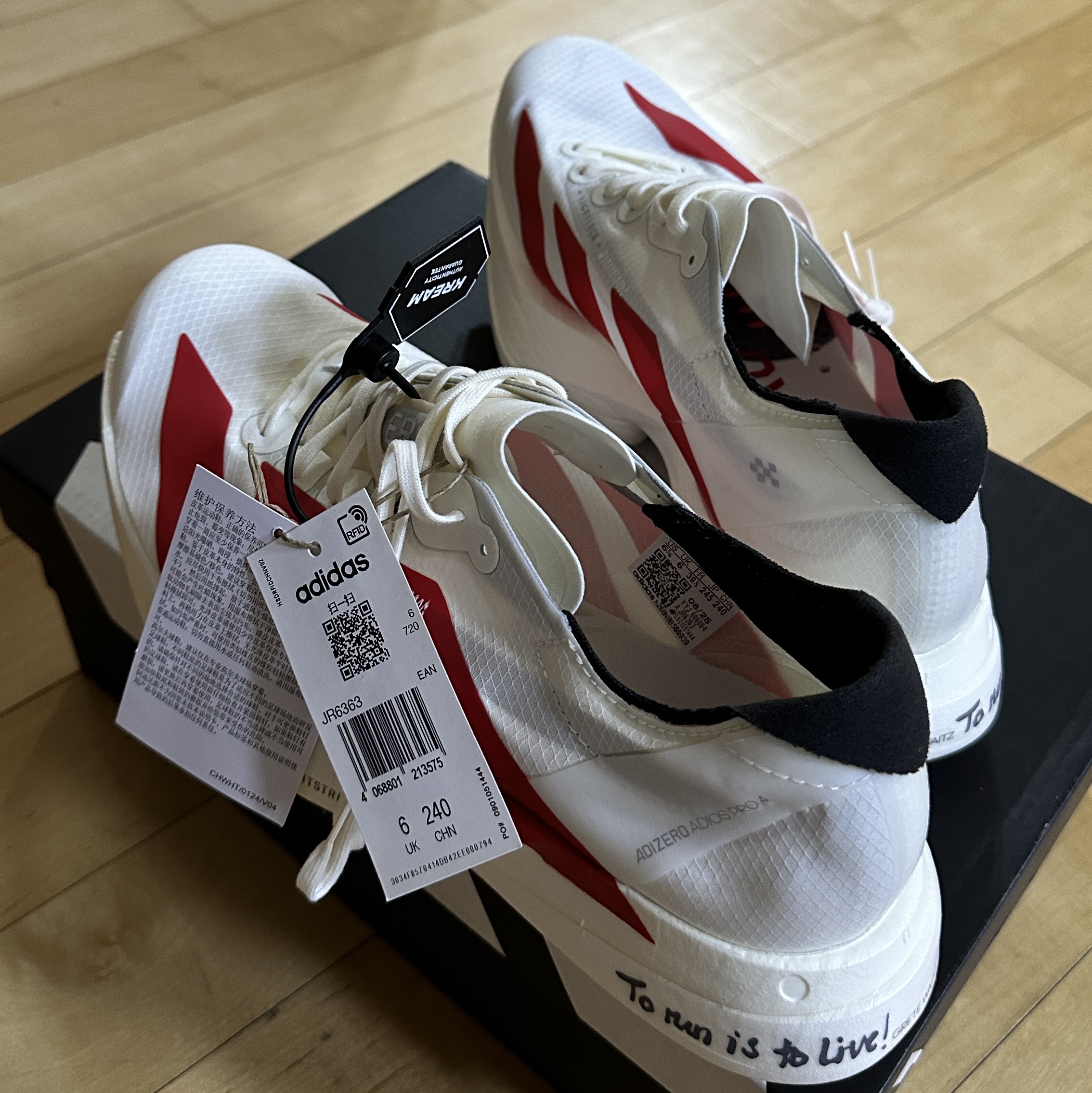 Adidas Adizero Adios Pro 4 Off White Better Scarlet 착용 스타일 - 3