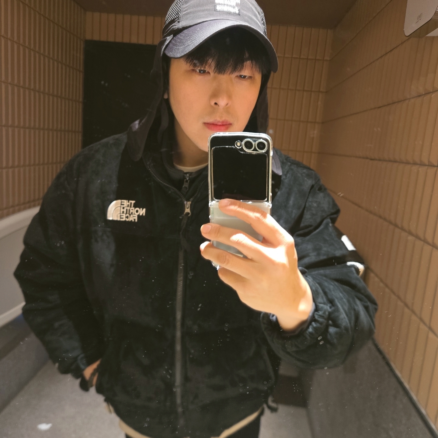 Supreme x The North Face Suede Nuptse Jacket Black - 23FW, Supreme x The North Face Sunshield Camp Cap Black - 20SS 착용 스타일