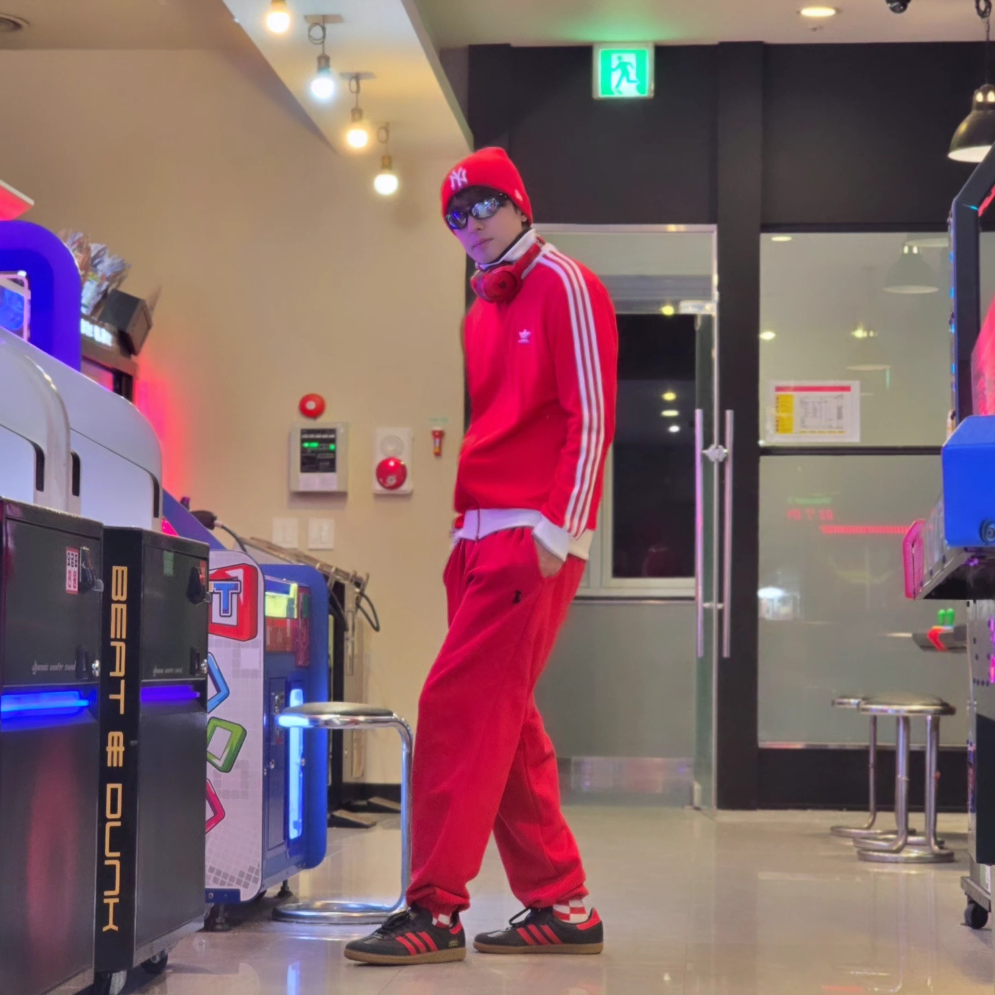 Adidas Adicolor Classic Beckenbauer Track Top Better Scarlet White - US Sizing, Adidas Adicolor Classic Beckenbauer Track Top Better Scarlet White - KR Sizing 착용 스타일 - 5