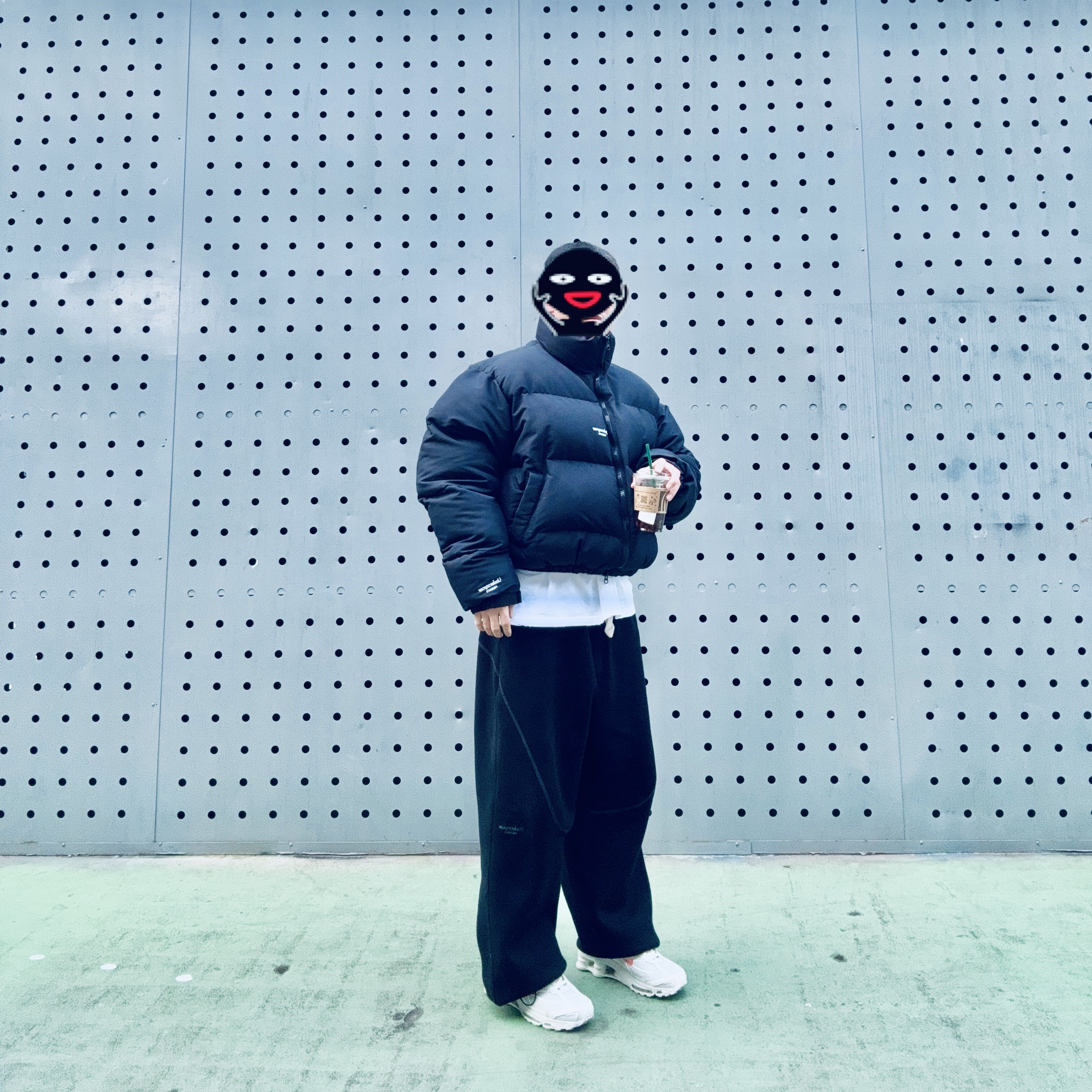 Undermycar Mu.15 Anti Fxxking Logo Play Triple Logo Crop Padding Jacket Black, Nike Shox Ride 2 Light Bone and Turf Orange 착용 스타일 - 1