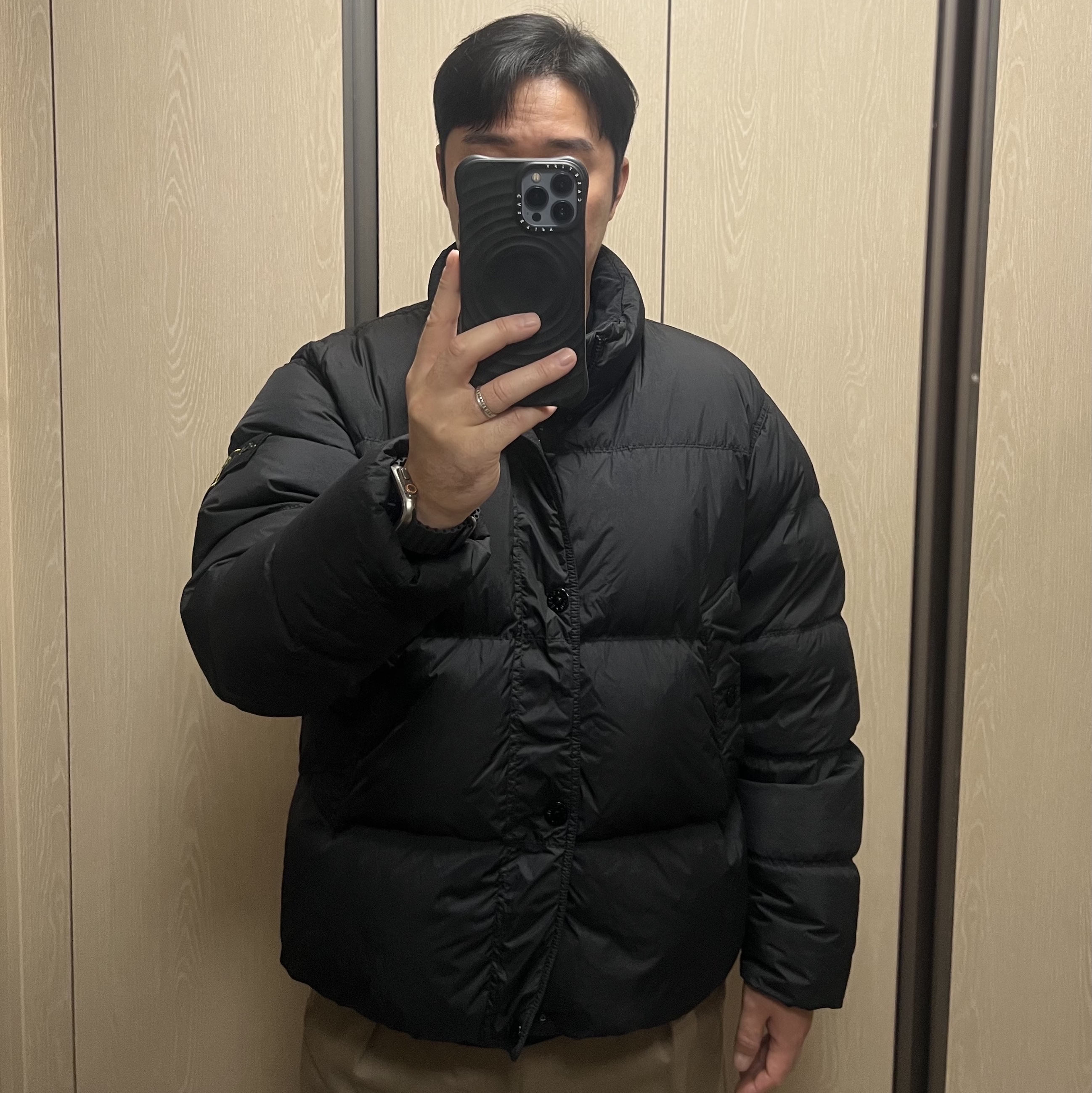 Stone Island 4100010 Crinkle Reps NY Recycled Nylon Down Jacket with Wind Resistant Black - 25FW 착용 스타일