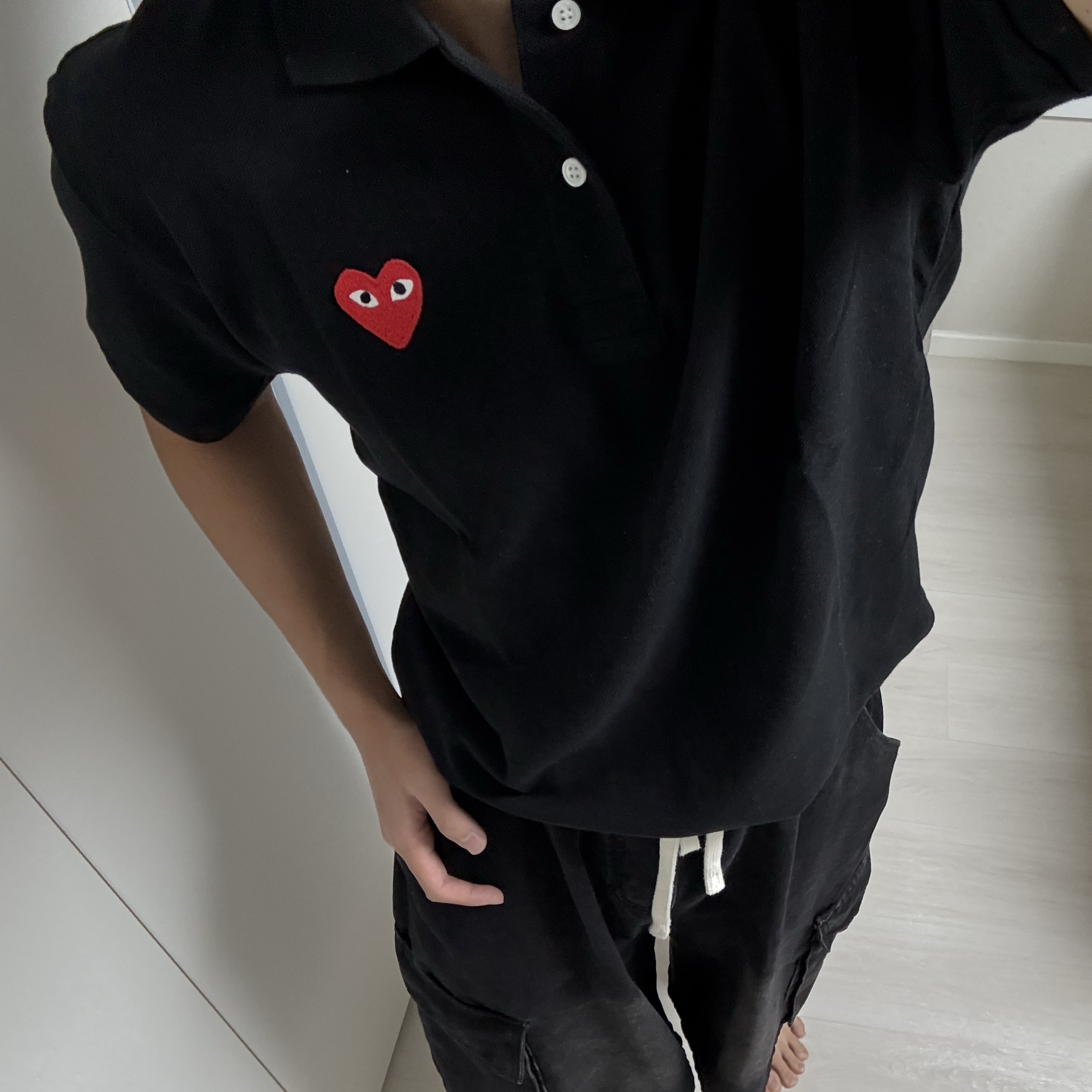 Play Comme des Garcons Red Heart Polo Shirt Black 착용 스타일