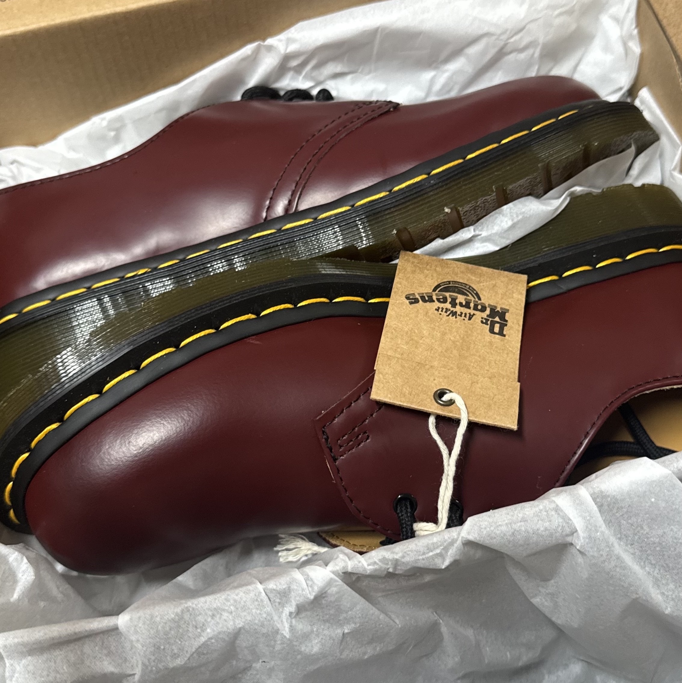 Dr. Martens 1461 Smooth Leather Oxford Shoes Cherry Red 착용 스타일 - 3