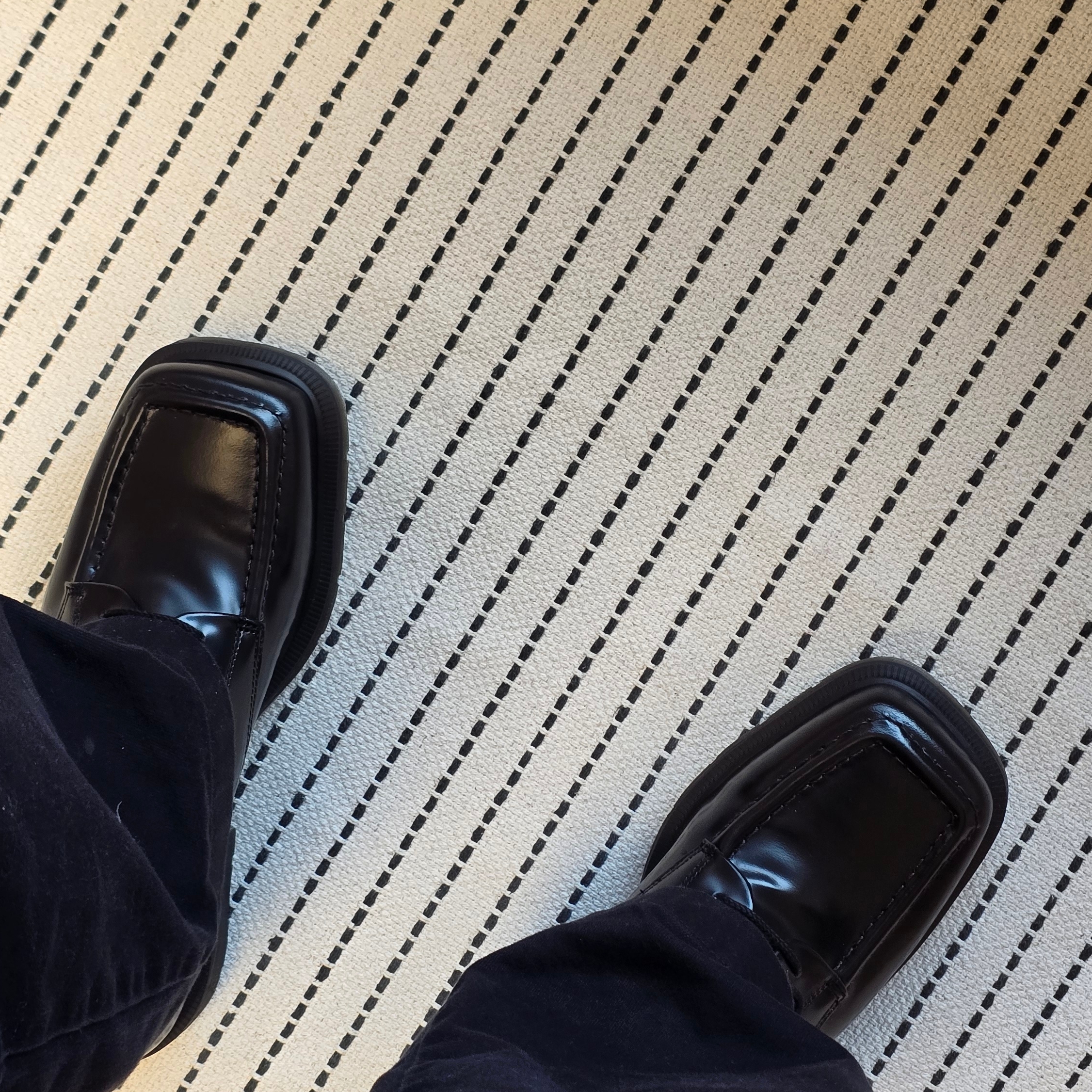 [KREAM 단독] Dr. Martens Durrow 5 hole Shoes Black - 24FW 착용 스타일