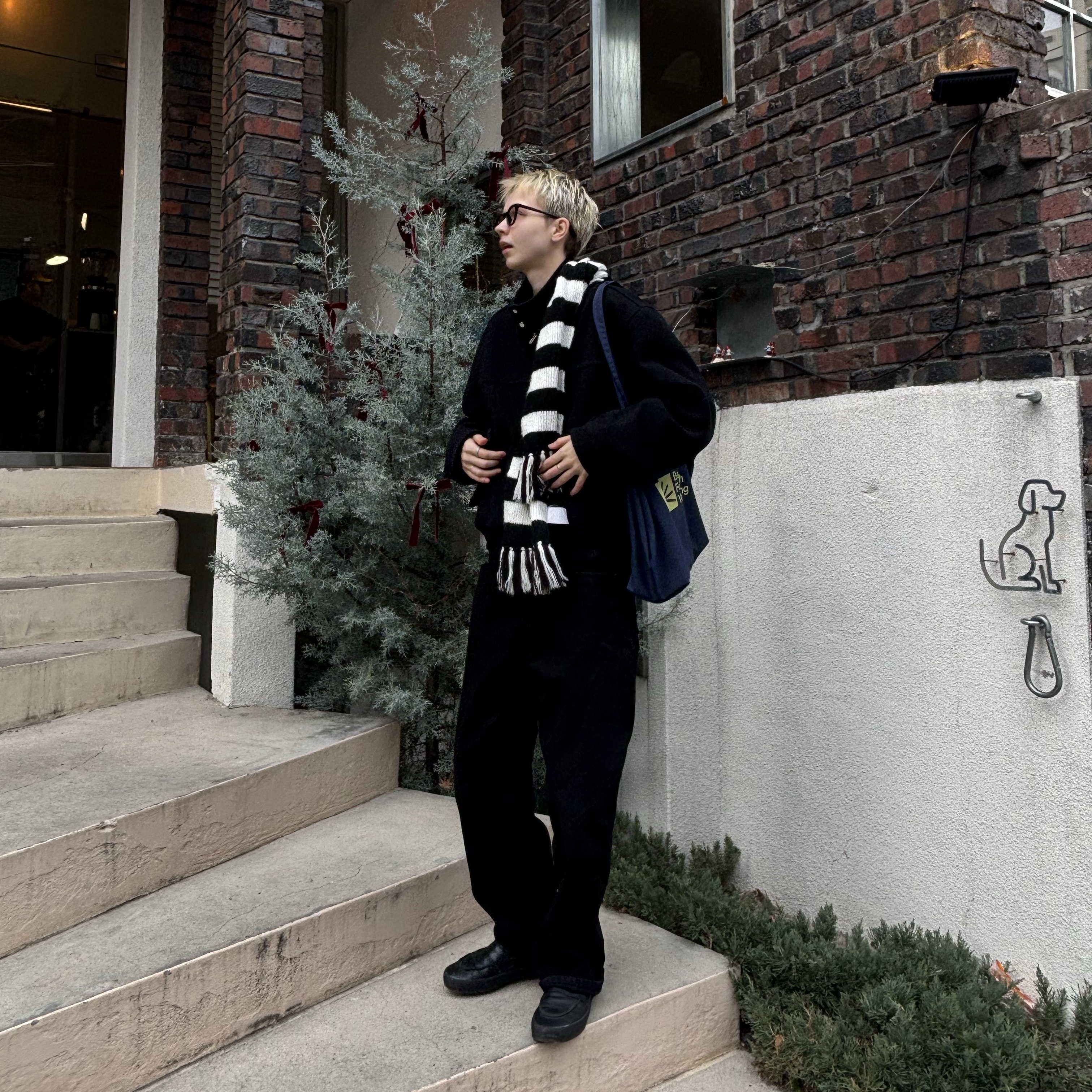 Vans Loafer Japan Unchained Black, Puma x AMI Scarf Black White 착용 스타일