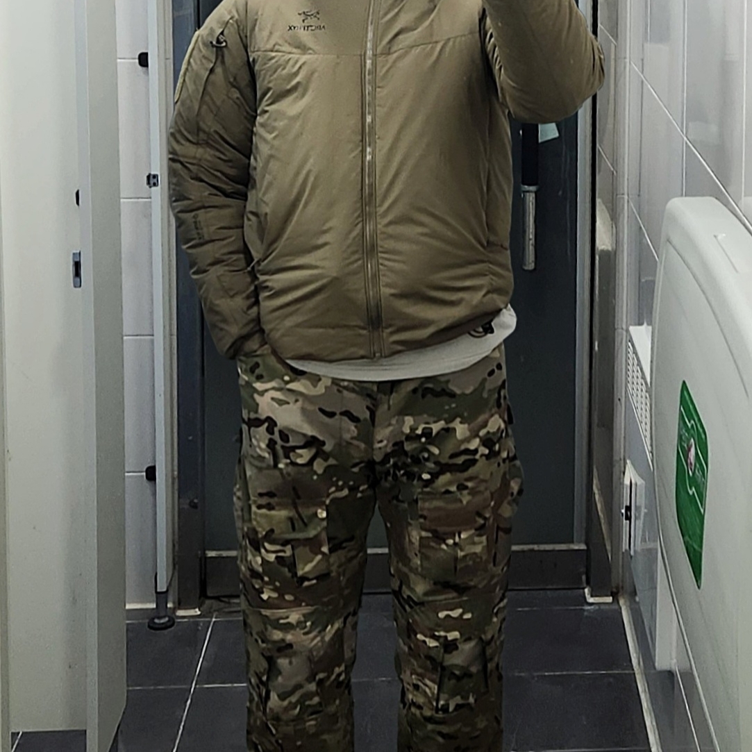 Arc'teryx LEAF Cold WX Hoody LT Gen 2.1 Crocodile, (W) Hoka Kaha 2 Frost Gore-Tex Oat Milk Sesame 착용 스타일 - 3