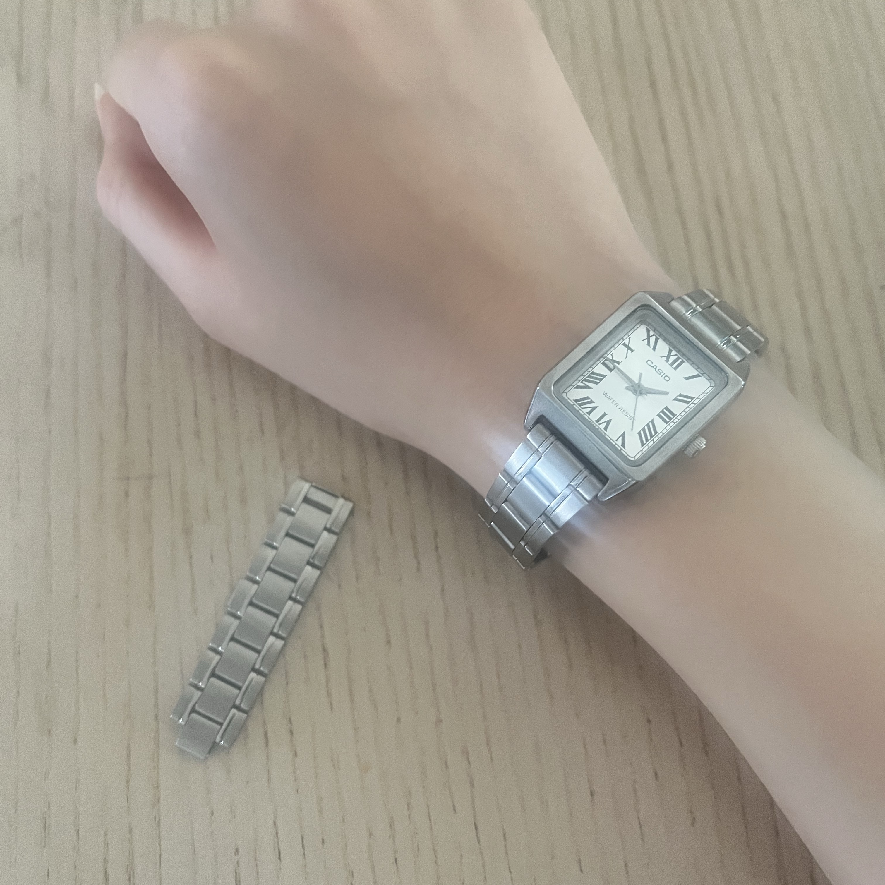 Casio LTP-V007D-7B 착용 스타일