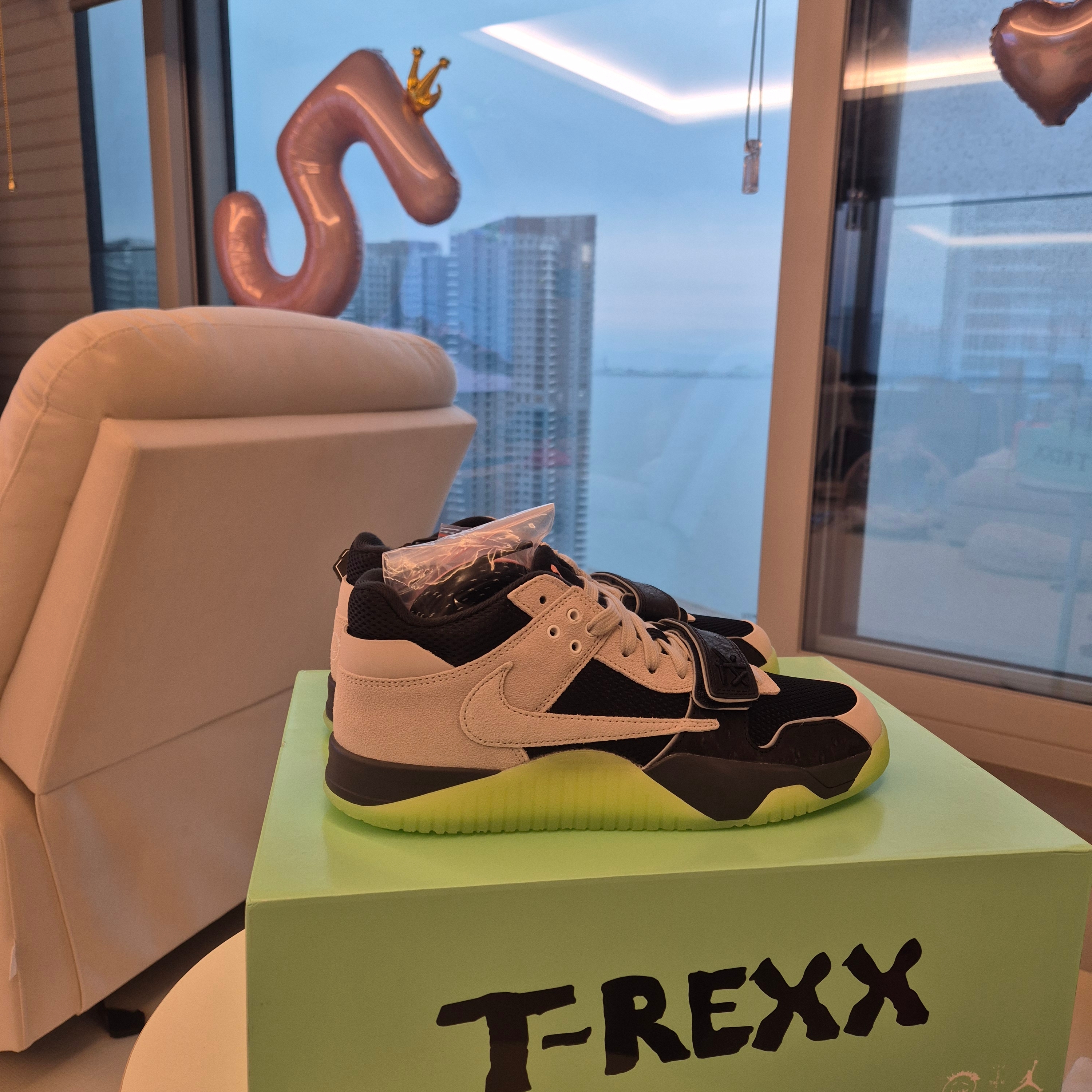 Jordan x Travis Scott x Chase B Jumpman Jack TR Black Night Silver 착용 스타일 - 1