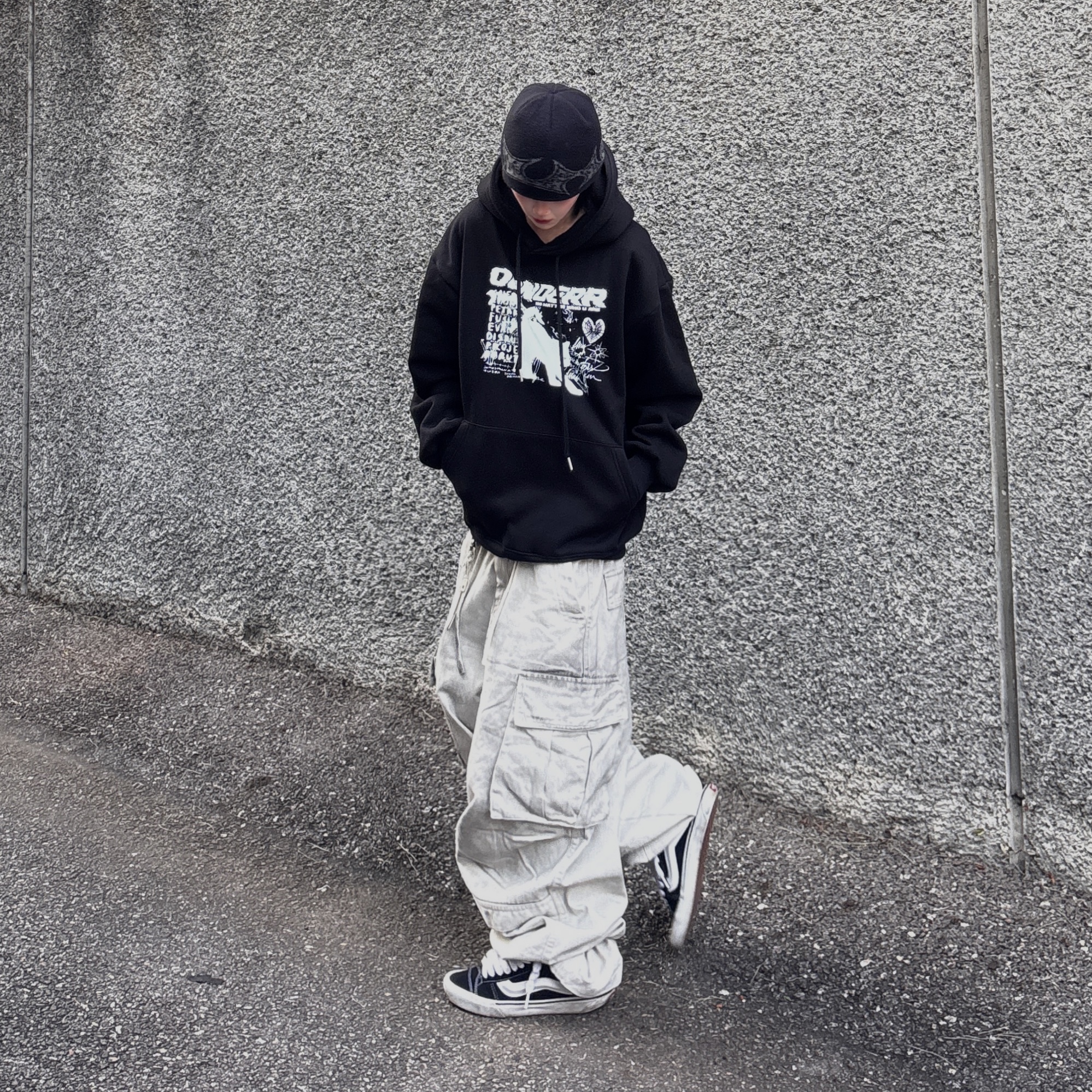 Vans Knu-Skool Black True White 착용 스타일 - 2