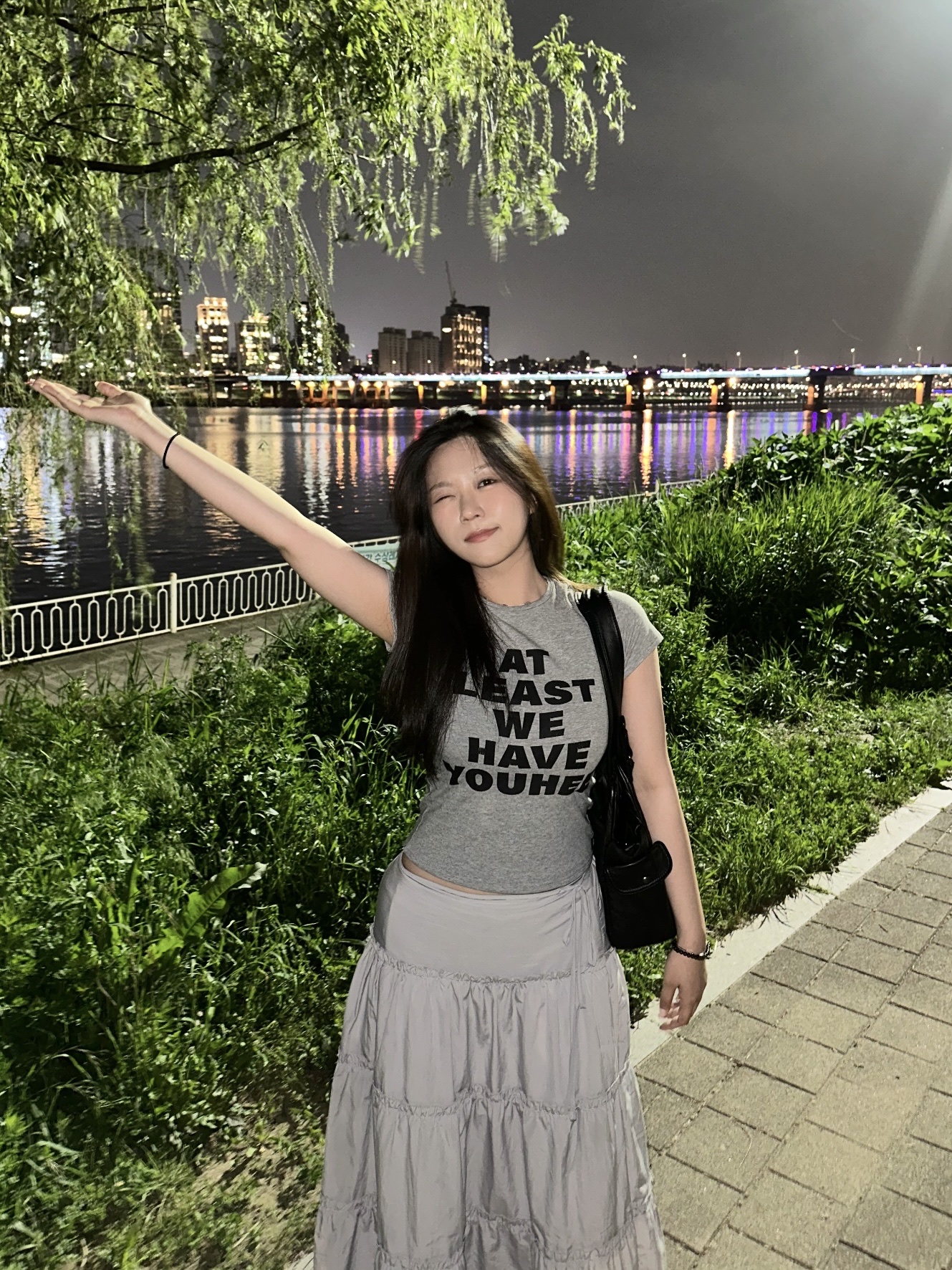 (W) Youhee Lettering T-Shirt Black 착용 스타일 - 2