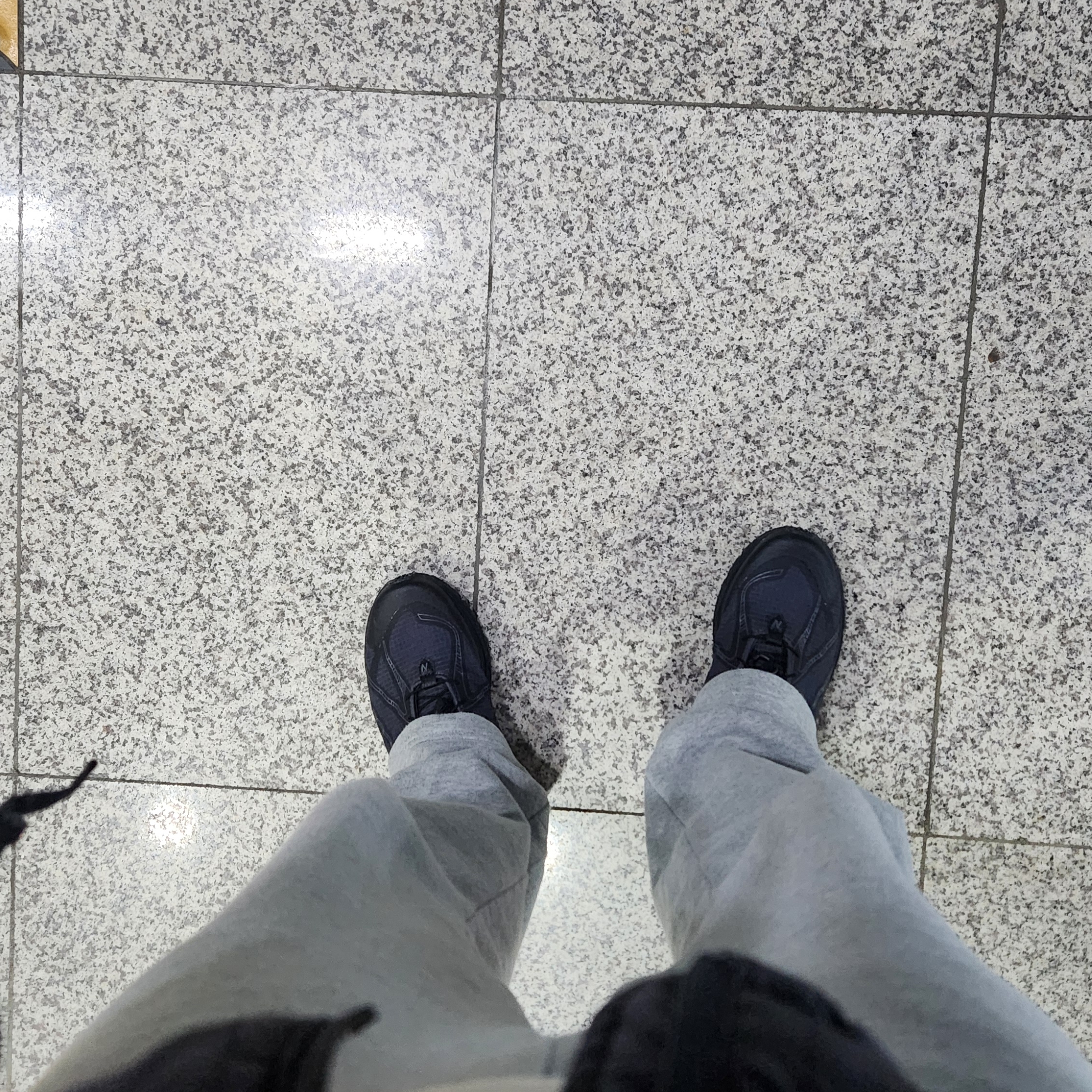 New Balance 1906R Black Magnet 착용 스타일