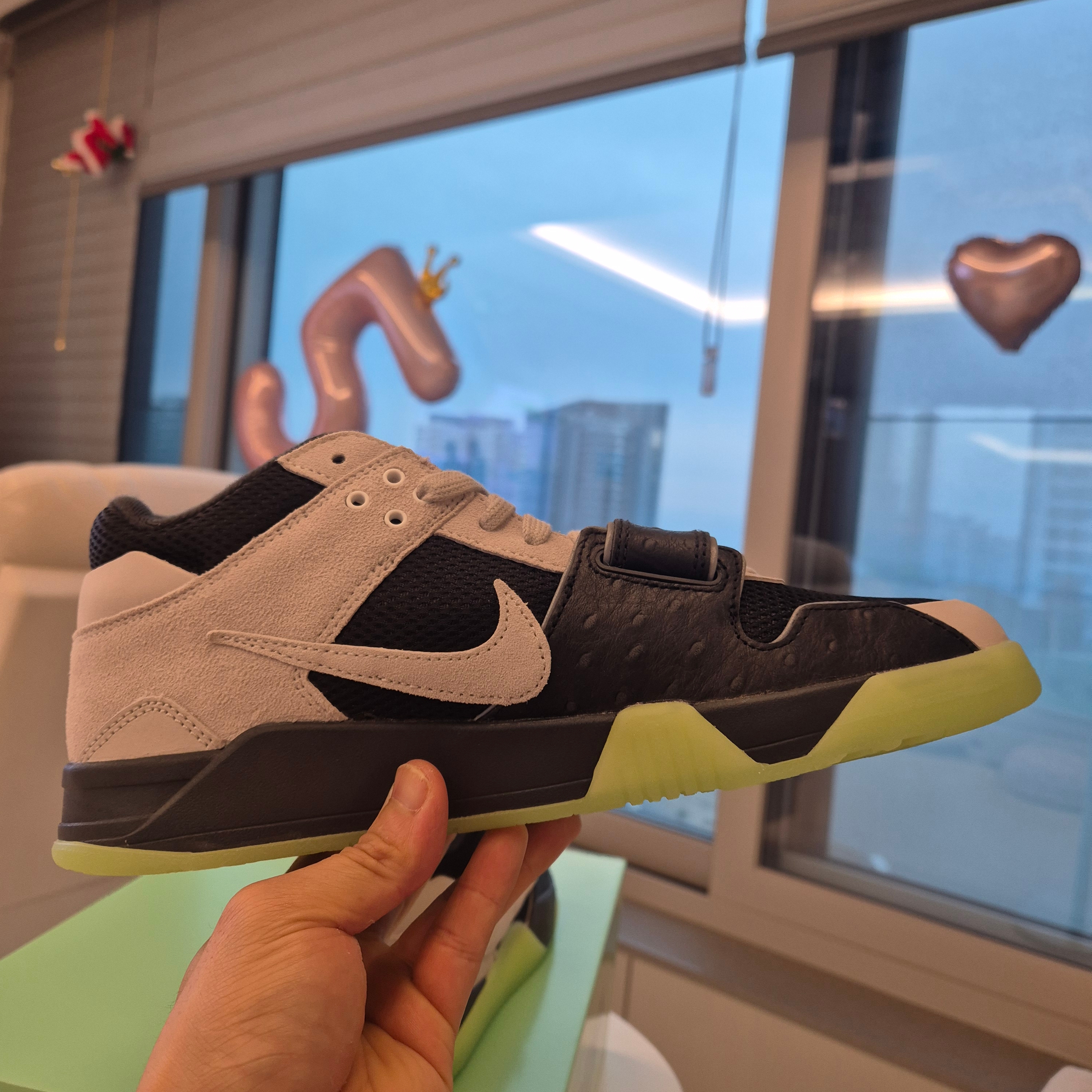 Jordan x Travis Scott x Chase B Jumpman Jack TR Black Night Silver 착용 스타일 - 5