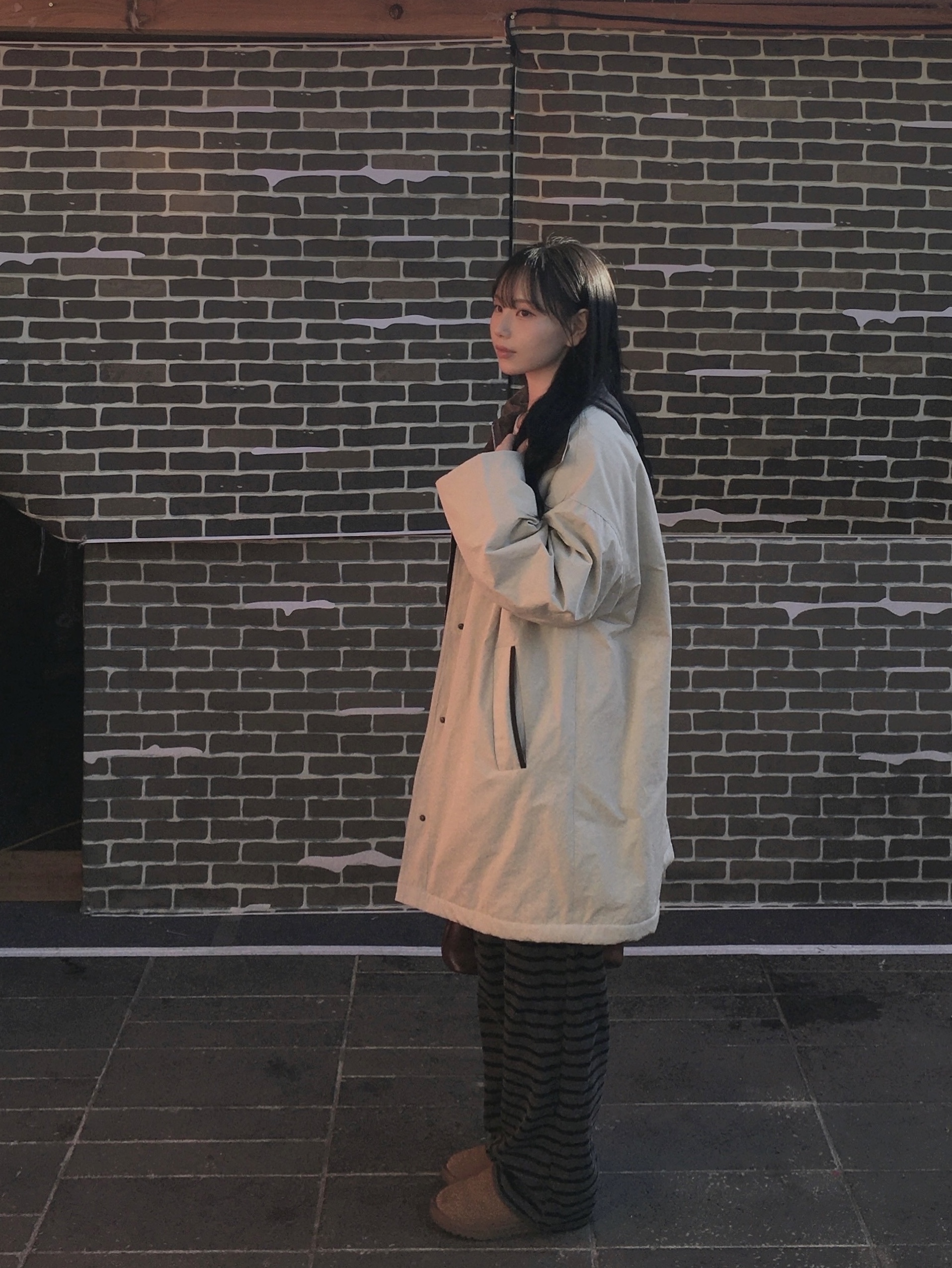 (W) UGG Classic Ultra Mini Boots Chestnut 착용 스타일 - 1