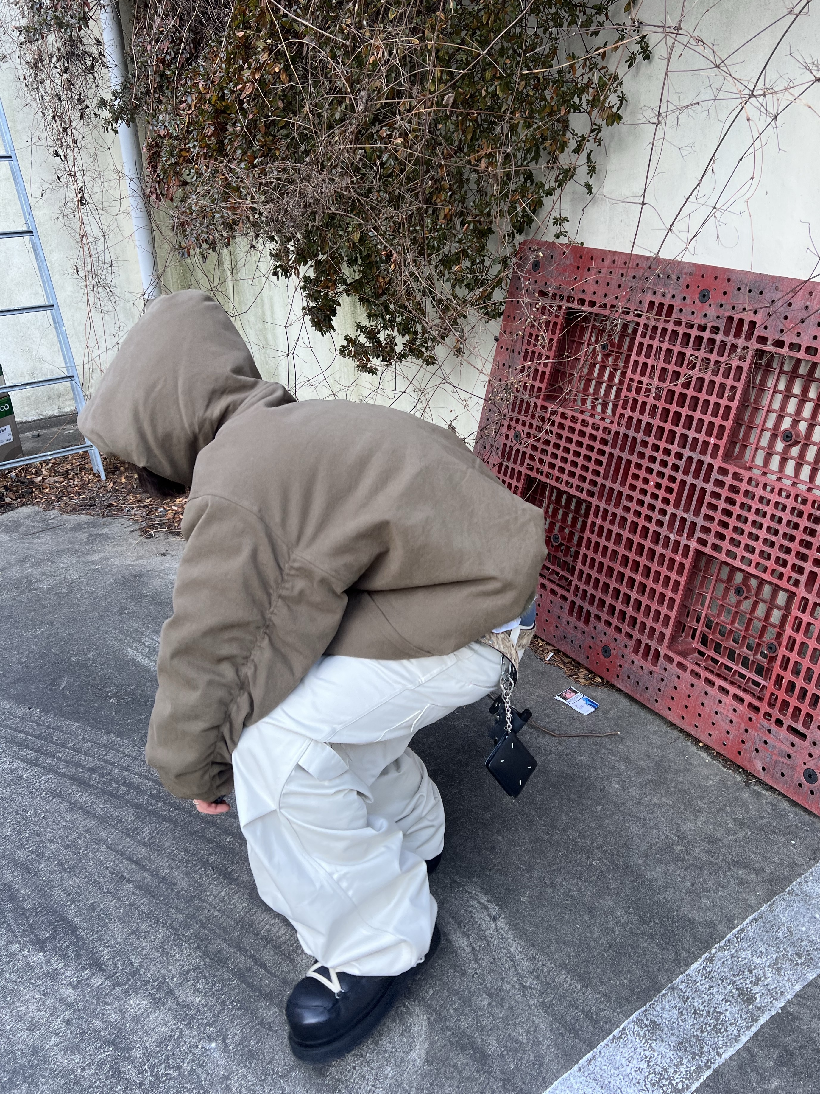 Nonnod Moleskin Shirring Bomber Khaki Brown, Kamien 247 All day Baggy Pants Light Beige 착용 스타일 - 5
